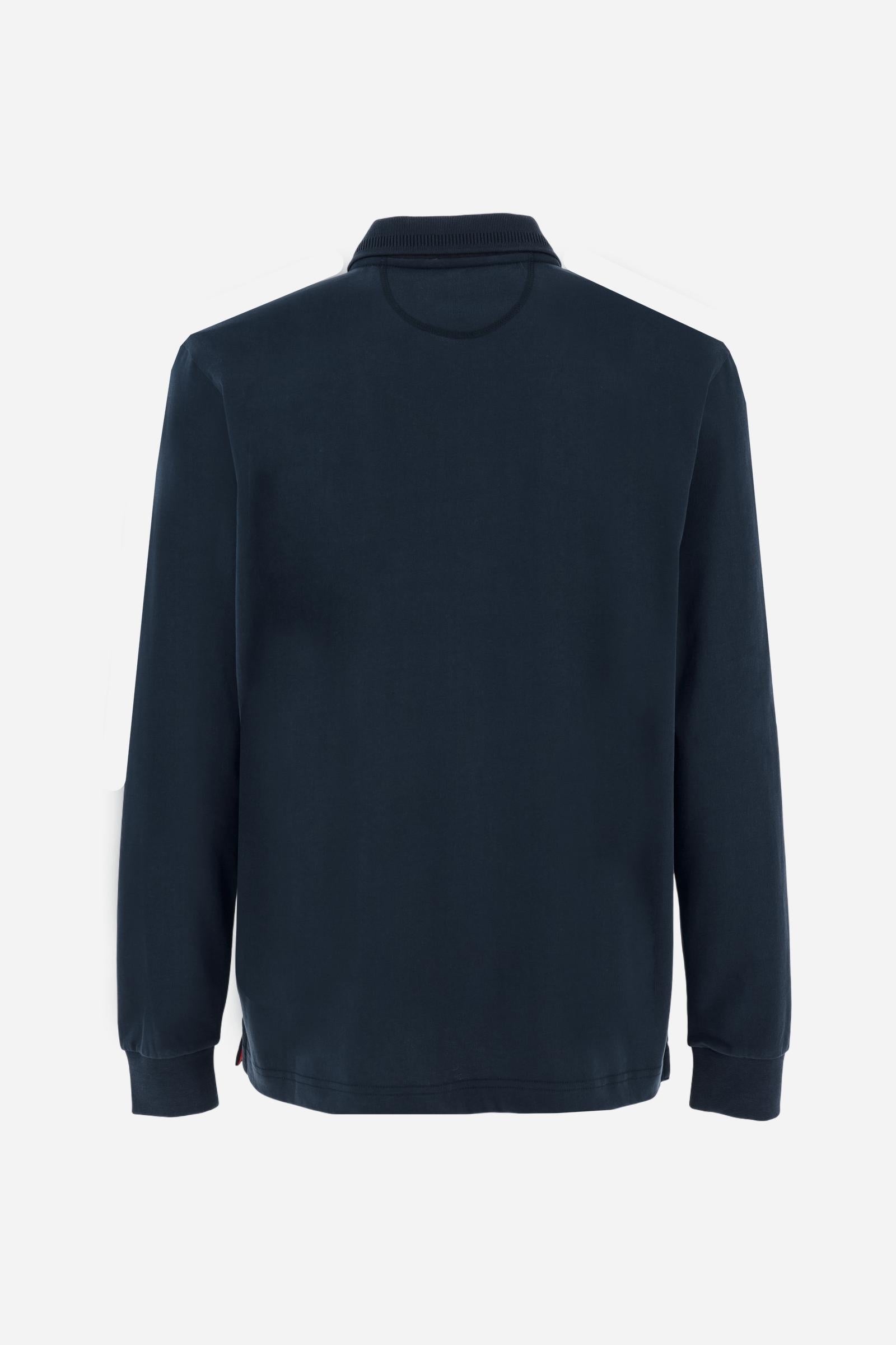 Long-sleeve polo shirt in warm cotton jersey. Ribbed collar with subtle textured detail, contrast undercollar and placket. Logo and Guards crest embroidered in contrast on the chest, paired with raised embroidered lettering inspired by Windsor tradition and British polo. Regular fit for an elegant yet relaxed style. Model wears size L. - Navy