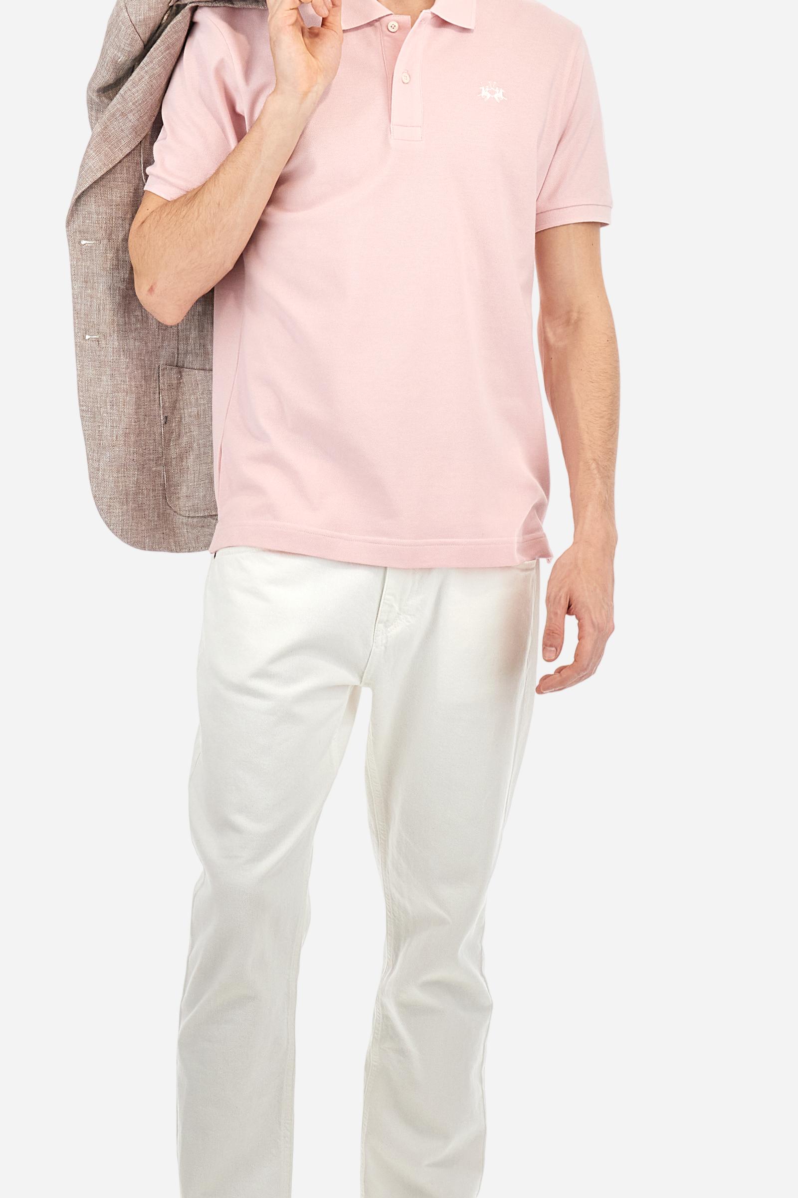 Men's plain-coloured, short-sleeved, regular-fit cotton polo shirt. Contrasting La Martina logo sewn onto the chest. This versatile garment goes perfectly with a pair of jeans from the collection. - Parfait Pink