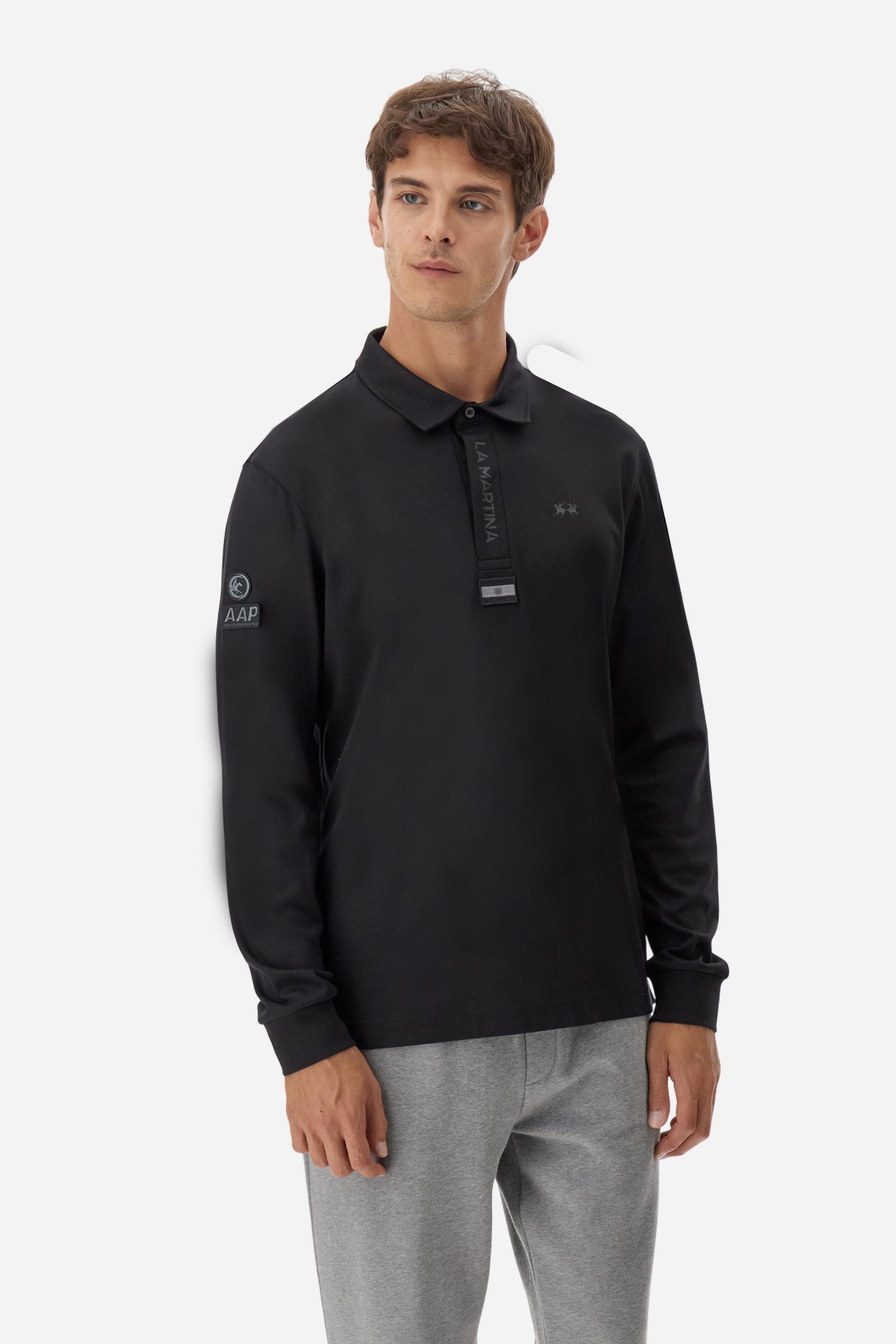 Premium men’s long-sleeve polo shirt in 100% cotton jersey with a smooth, silky texture. Hidden button placket and vertical contrast print. Patches dedicated to the Asociación Argentina de Polo (AAP) on the sleeve and below the opening. Small semi-transparent contrasting logo printed on the chest. Regular fit. The model wears size L. - Black