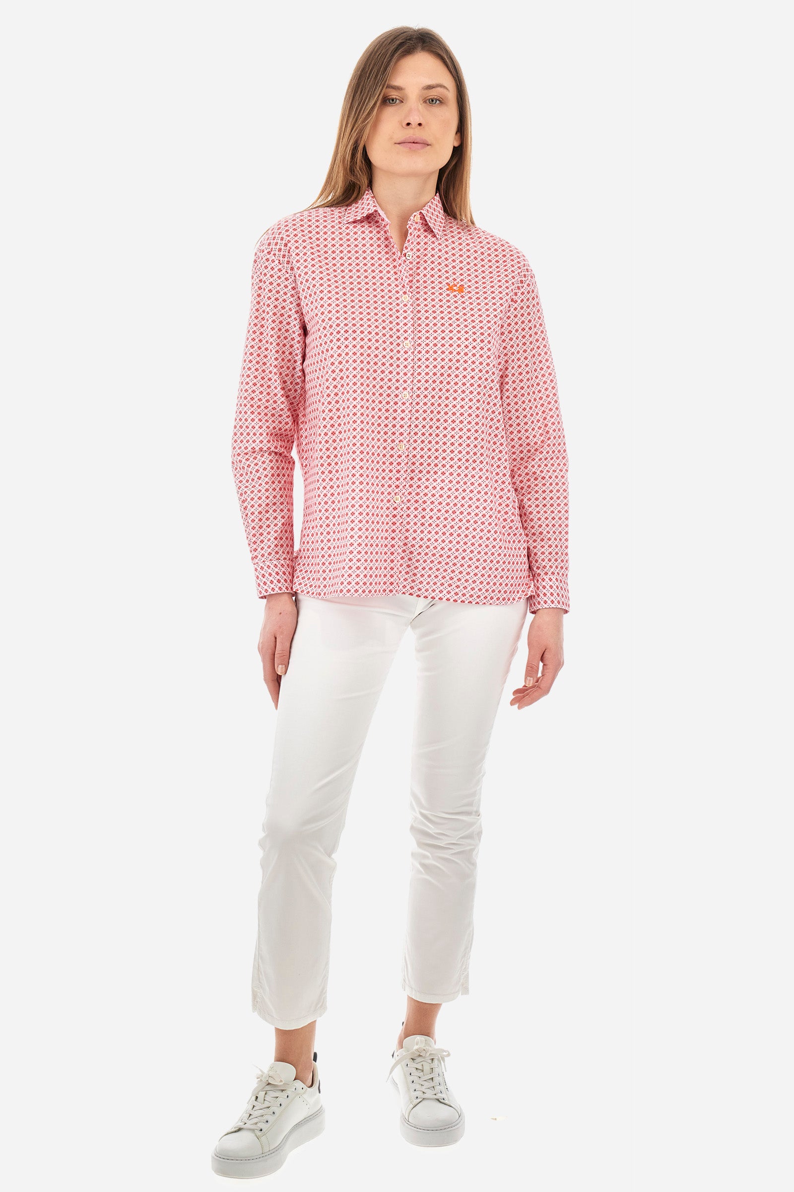 Long-sleeved geometric print shirt for women, made of 100% cotton. French collar. With buttoned cuffs. Featuring darts on the back. Featuring a small embroidered logo on the front. The fit is regular. The model wears a size 2. - White/Almond/Fiery