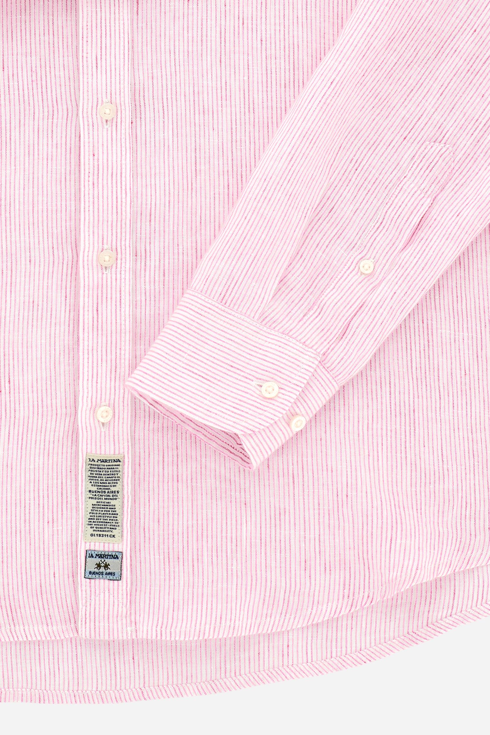 Shirt in 100% linen with vertical micro stripes and natural slub texture. Regular fit that follows the body. Embroidered logo on the chest and signature details on the placket. - Optic White/Poppy re