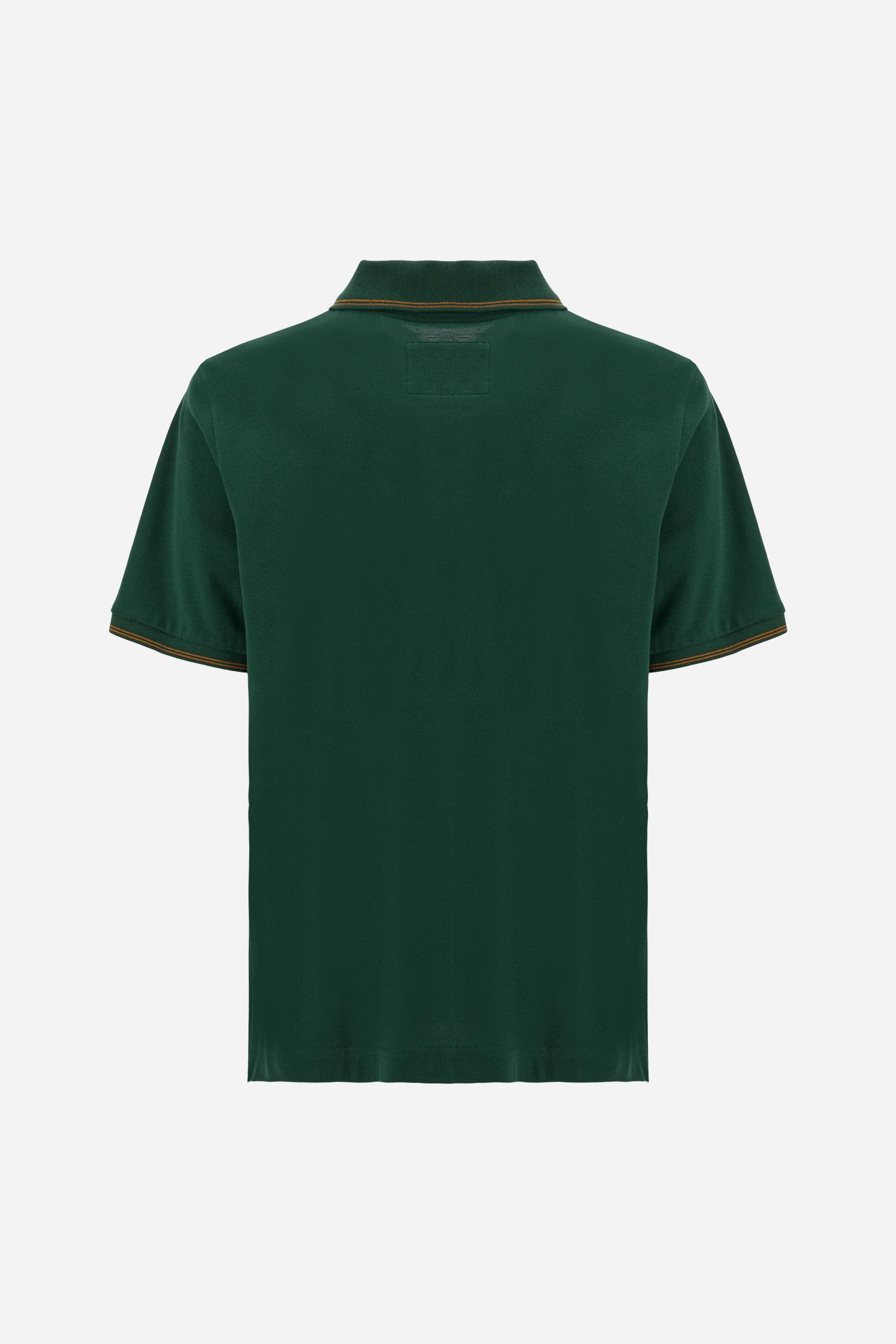 Men’s short-sleeve piqué polo. Contemporary fit with ribbed details on collar and cuffs, enriched with lettering graphics and crests inspired by the Guards Polo Club. - Pineneedle