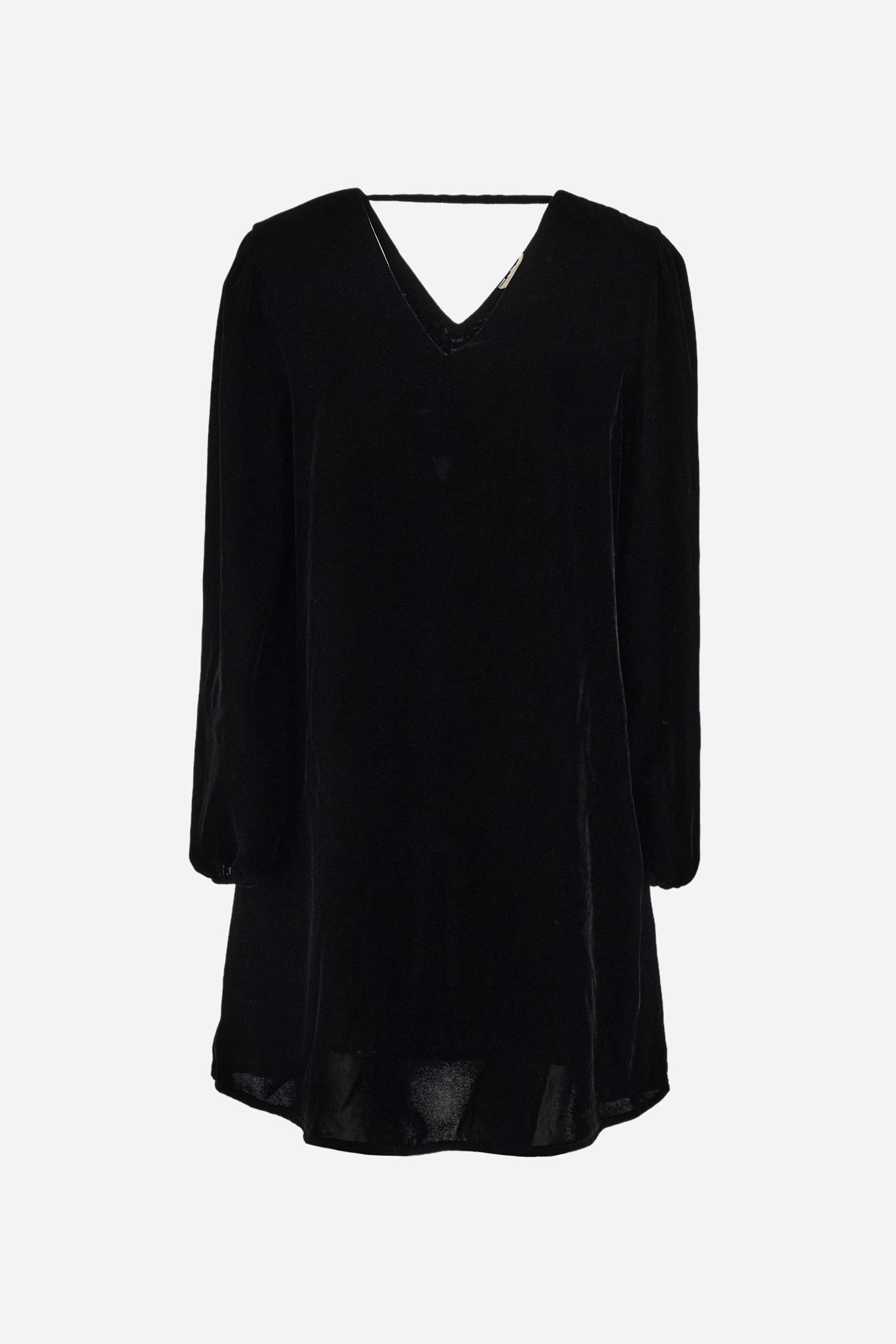 Women's knee-length dress with long sleeves and V-neck on both the front and back. It is made of velvet-effect polyester in a solid colour and features a regular fit, following the England line. The cuff has an elastic band and the side pockets add practicality to the dress. In addition, there is a crown patch logo at the bottom of the dress. Suitable for both the office and more informal occasions. The model is 174 cm tall and wears a size 2. - Black