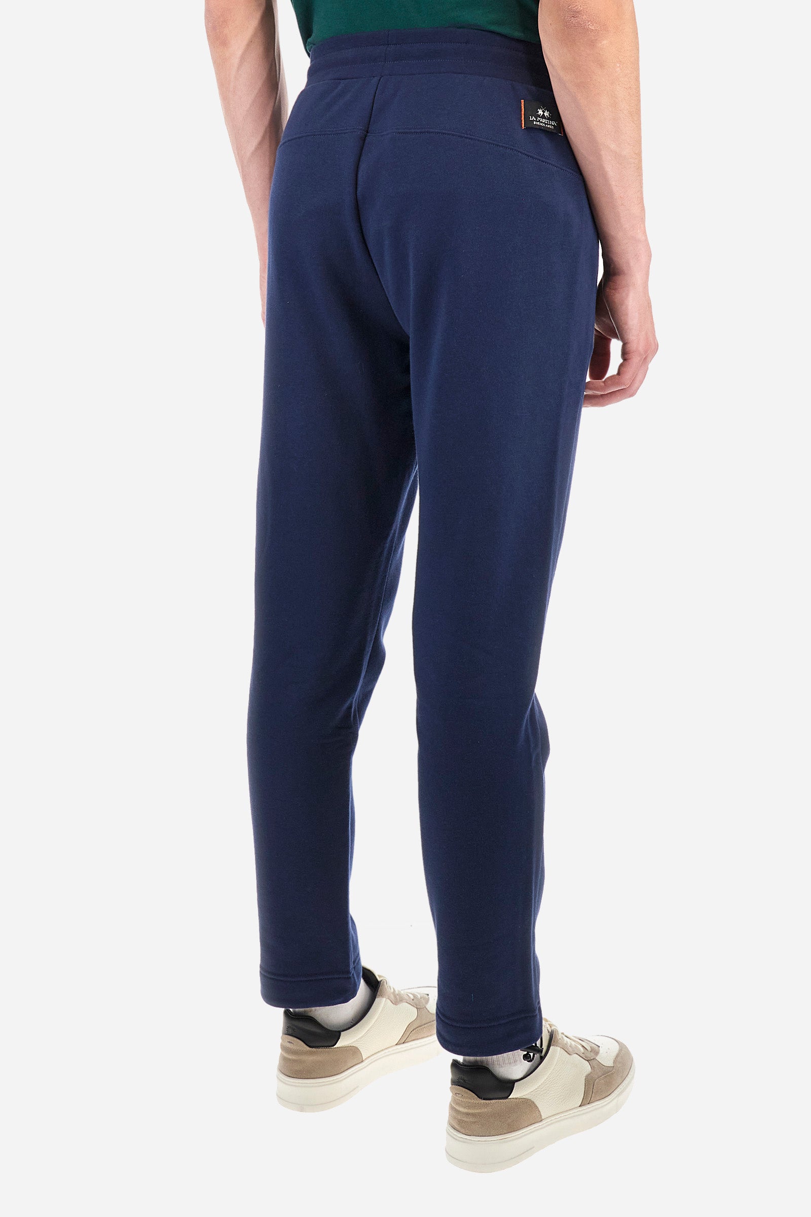 Men's plain jogging bottoms, made from a cotton blend. Drawstring waist and cuffs. Double front pocket. There is an additional zipped pocket on the front. The logo appears on an appliquéd plaque the back. Regular fit. The model is wearing a size L. - Navy