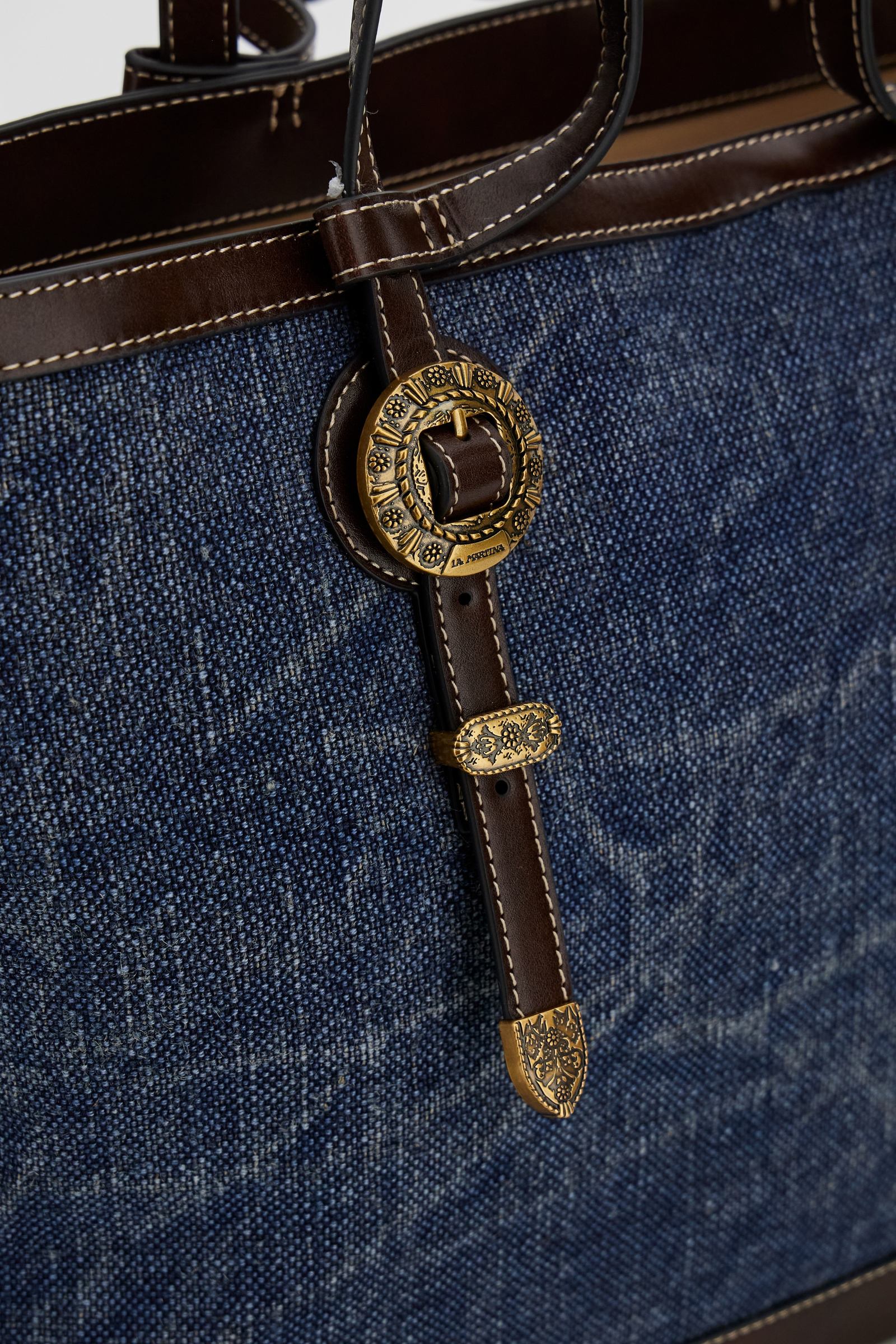 Shopping bag in linen-effect canvas with synthetic leather details and gold floral studs, roomy and elegant. - Riviera/Brown