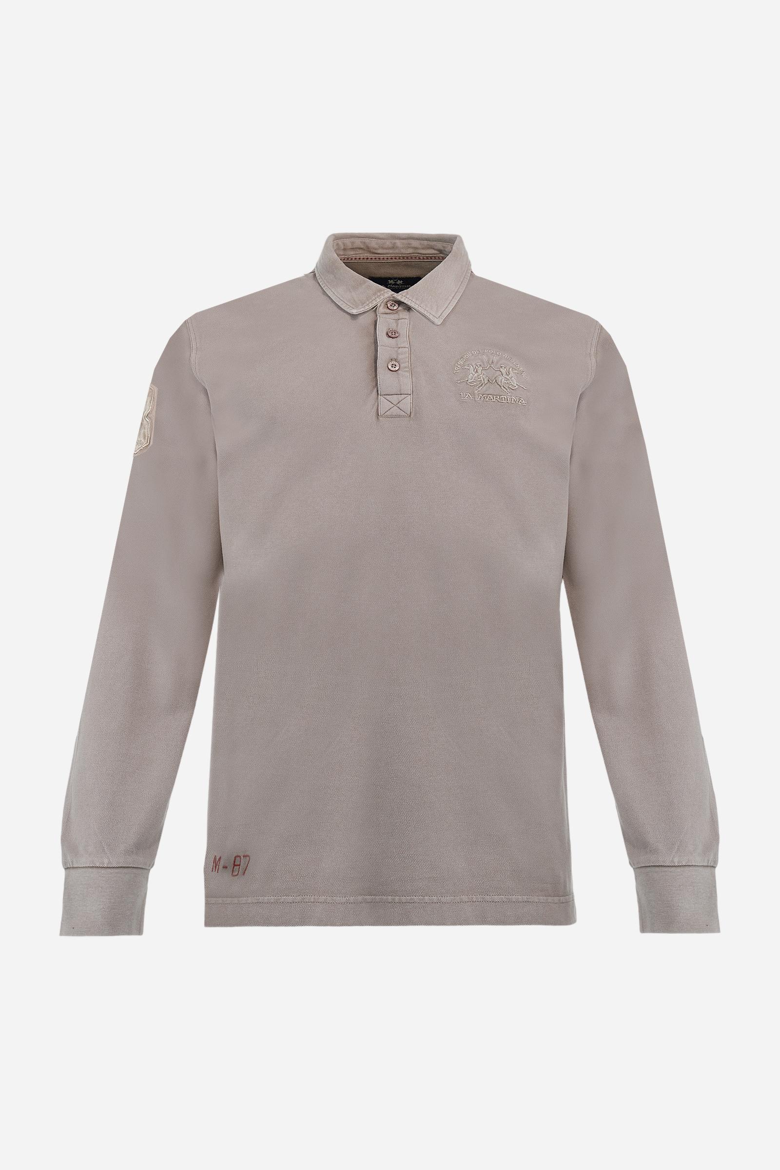 Men’s long-sleeve polo shirt in 100% cotton piqué with garment dyeing using pigments for a worn and slightly faded look. Collar and placket in gabardine, ribbed cuffs, patch on the sleeve and team logo embroidered on the chest as an iconic detail. Regular fit. The model wears size L. - Moon Rock