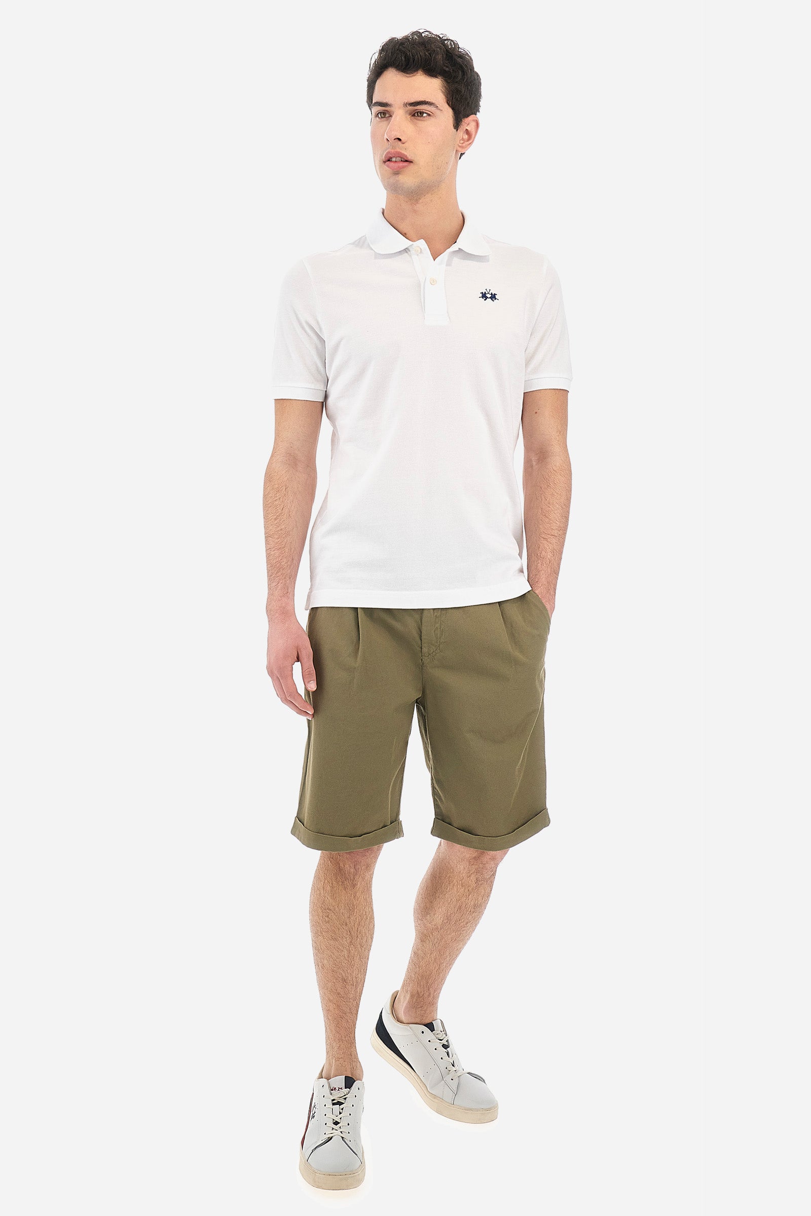 Men's plain-coloured, short-sleeved, regular-fit cotton polo shirt. Contrasting La Martina logo sewn onto the chest. This versatile garment goes perfectly with a pair of jeans from the collection. - Optic White