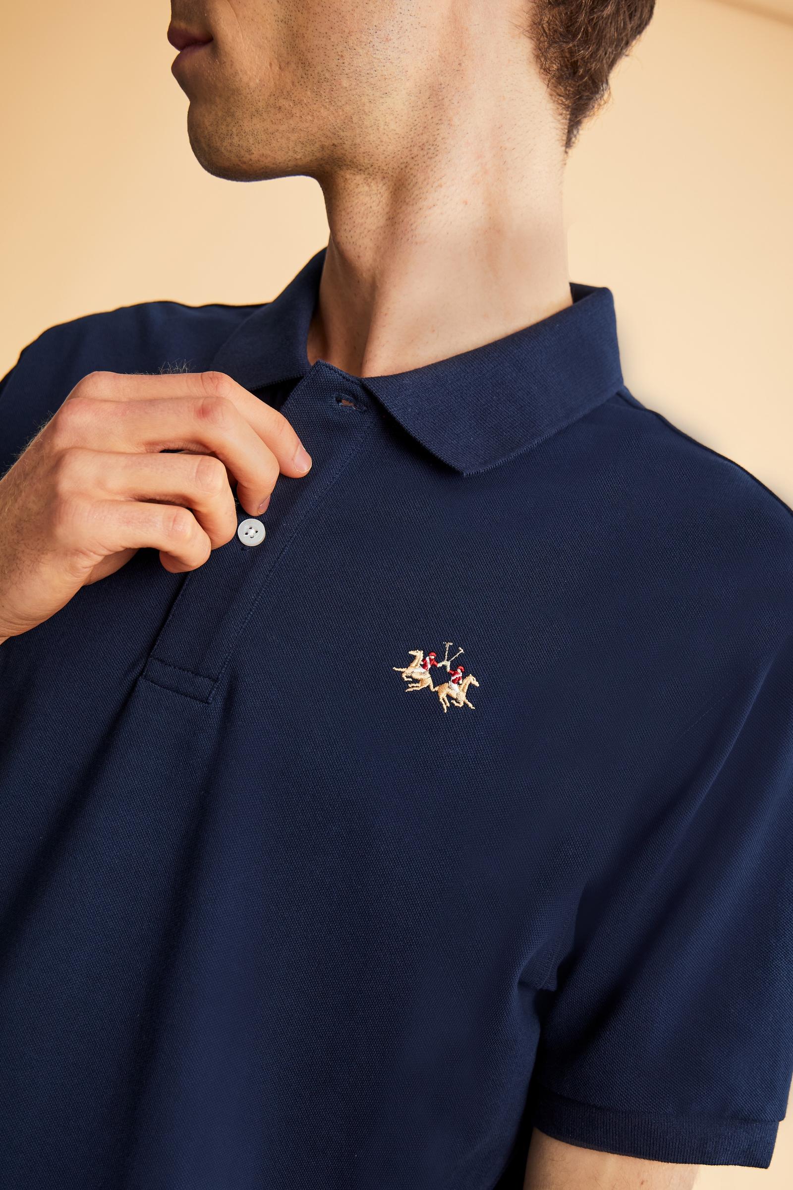 Men's short-sleeved cotton piqué polo shirt. Regular fit with fabric detail under the collar. - Navy