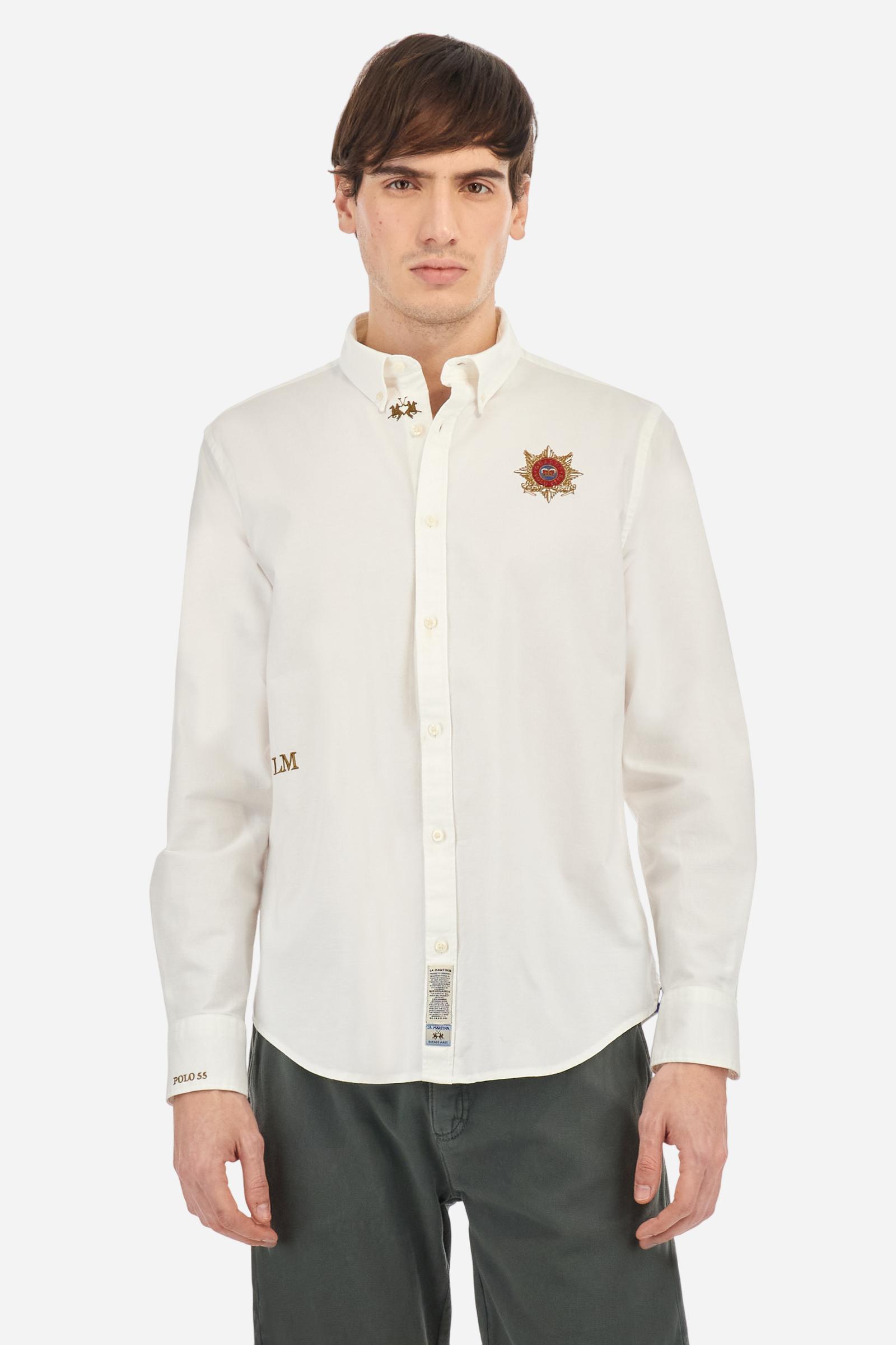 Men's long-sleeved Guards shirt in a single colour. Made in Oxford cotton. Button-down collar. The Guards crest, symbolic of the line, is embroidered on the chest. The brand's initials are embroidered on the left side, at hip height. Regular fit. The model is wearing a size L. - Optic White
