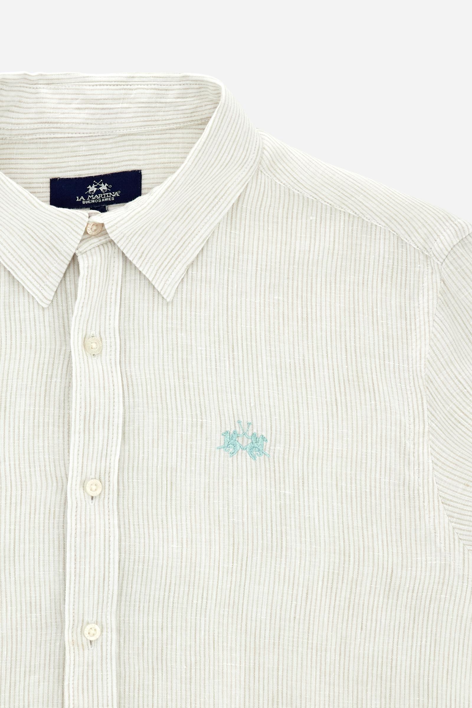 Shirt in 100% linen with vertical micro stripes and natural slub texture. Regular fit that follows the body. Embroidered logo on the chest and signature details on the placket. - Optic Wh/Moonstruck