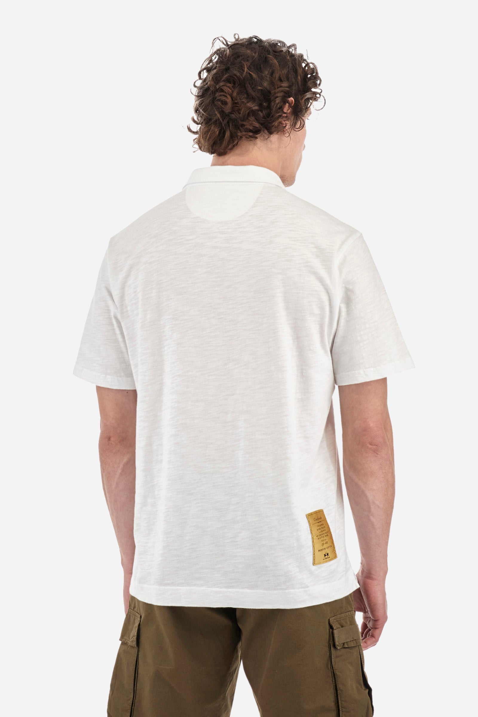 This is the iconic Polo 19-42 from La Martina. Men's short-sleeved polo shirt in solid color made of 100% slub jersey. With a regular fit, it has a collar and a double button closure while the La Martina logo is embroidered in small gold on the front under the placket. Ideal when worn with denim from the collection. Each Polo is kept in an exclusive logoed envelope and is accompanied by a certificate of guarantee. The model is 187 cm tall and wears a size L. - Optic White