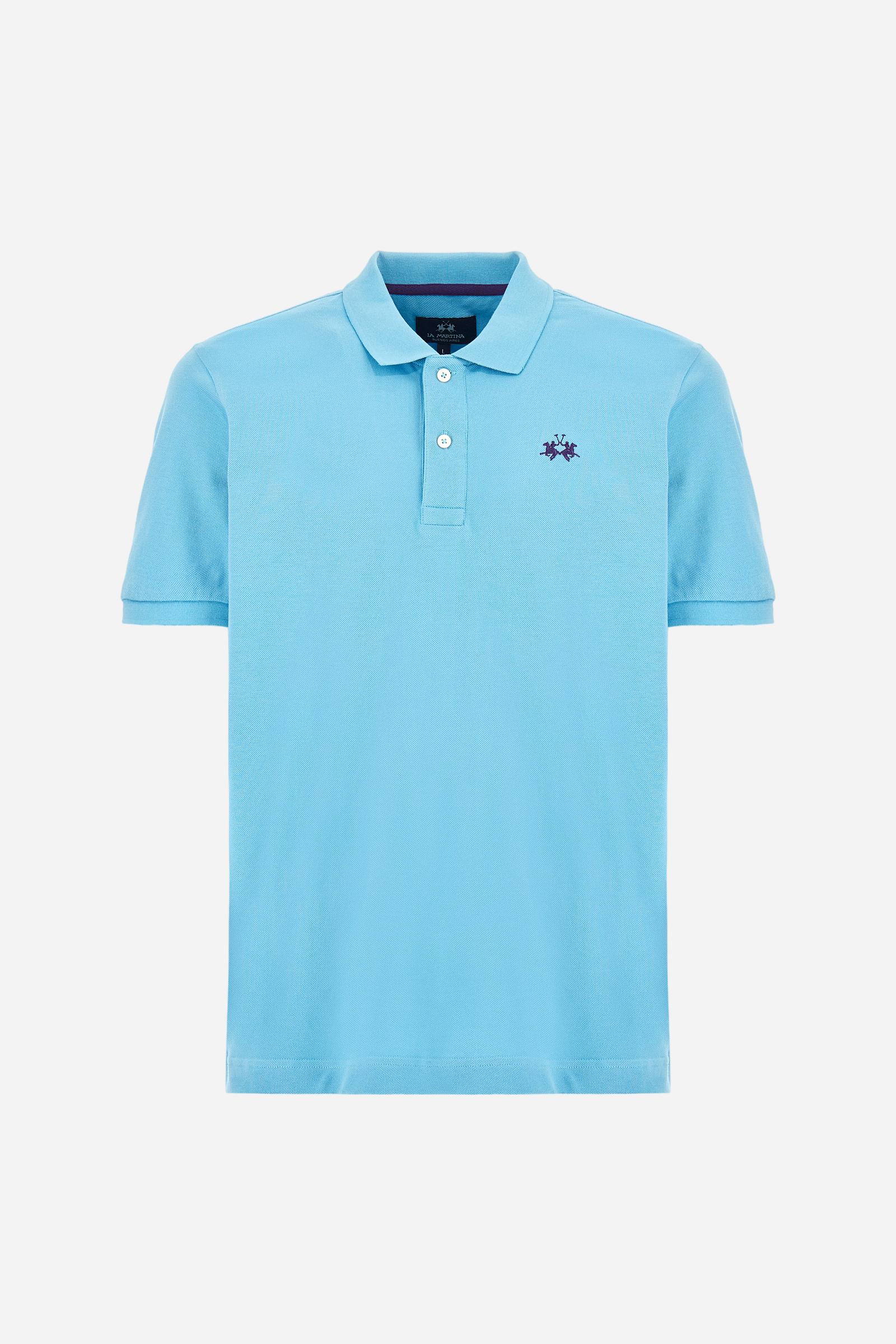 Men's plain-coloured, short-sleeved, regular-fit cotton polo shirt. Contrasting La Martina logo sewn onto the chest. This versatile garment goes perfectly with a pair of jeans from the collection. - Blue Mist