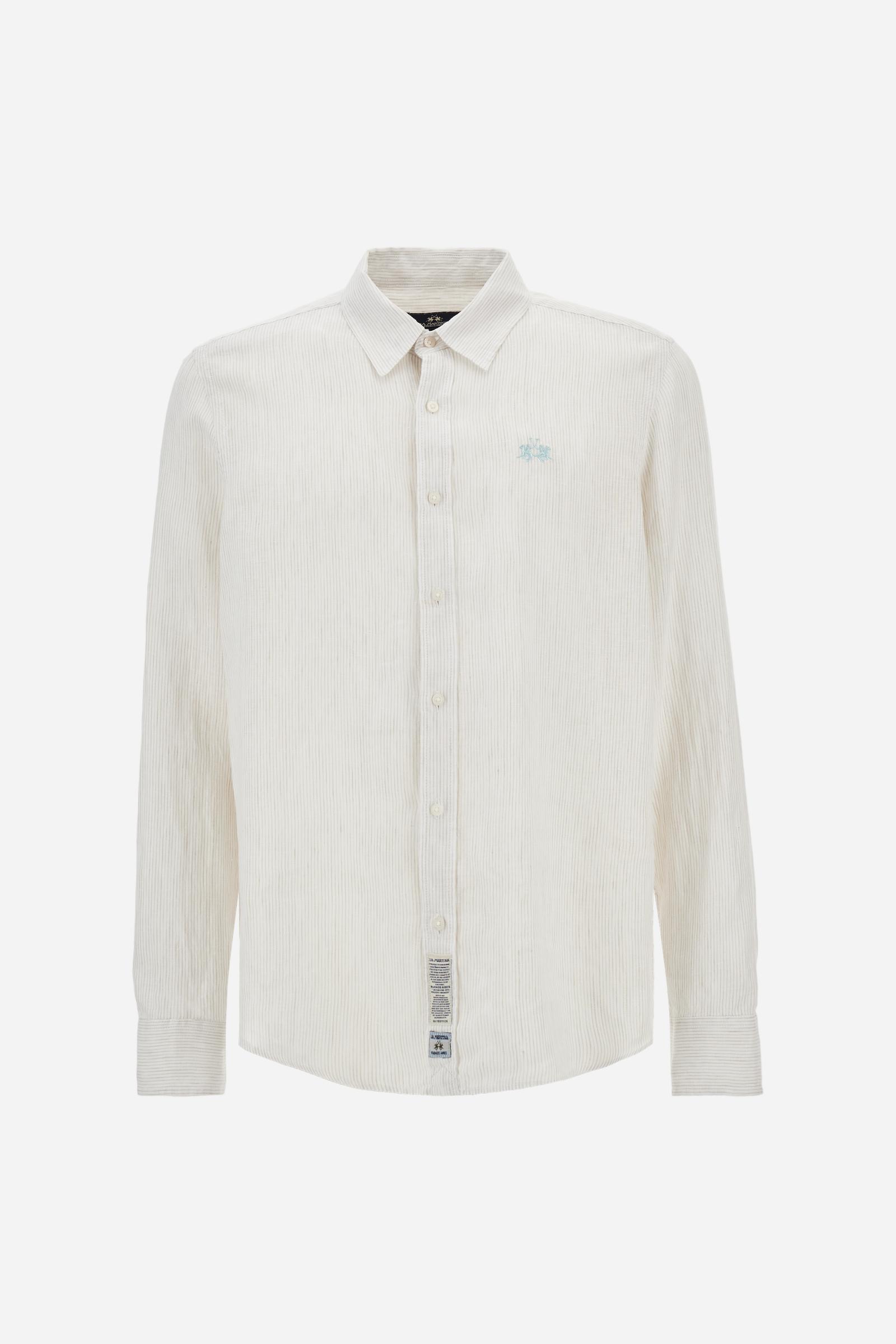 Shirt in 100% linen with vertical micro stripes and natural slub texture. Regular fit that follows the body. Embroidered logo on the chest and signature details on the placket. - Optic Wh/Moonstruck