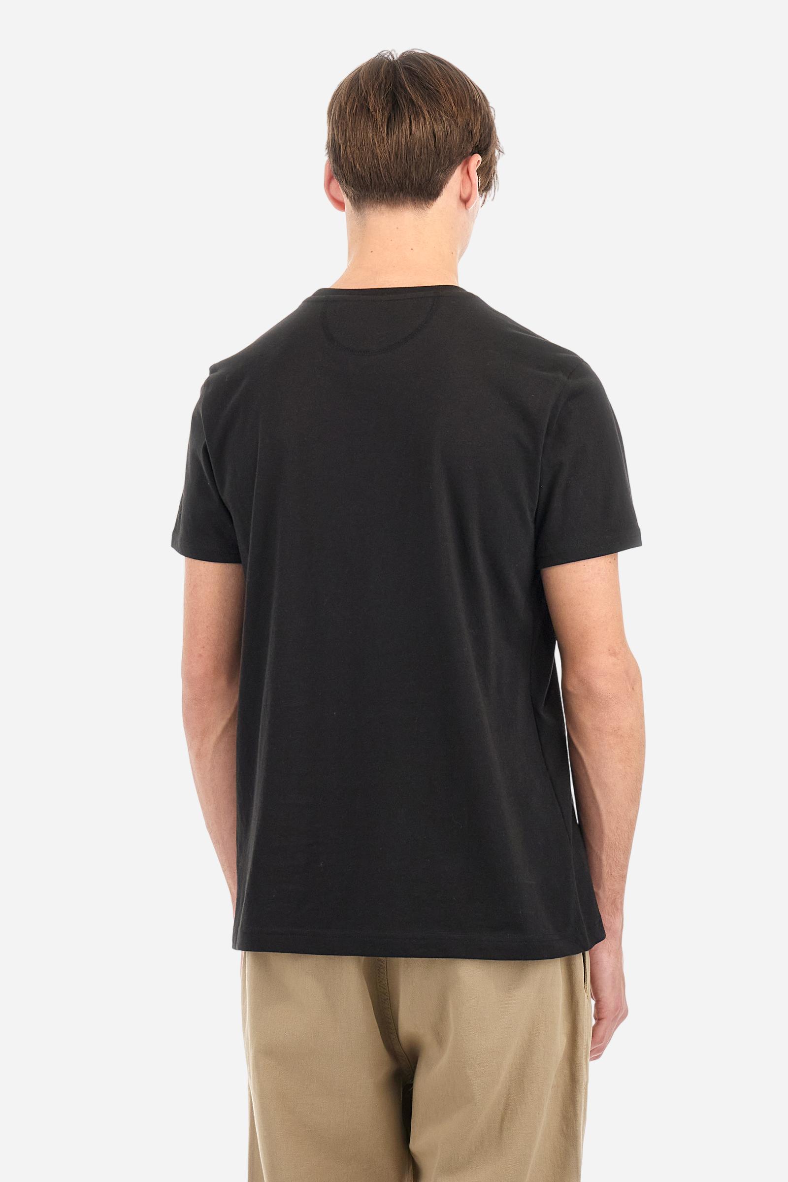 Men's plain short-sleeved T-shirt, made from 100% cotton. Large logo embroidered on the front. Regular fit. The model is wearing a size L. - Black