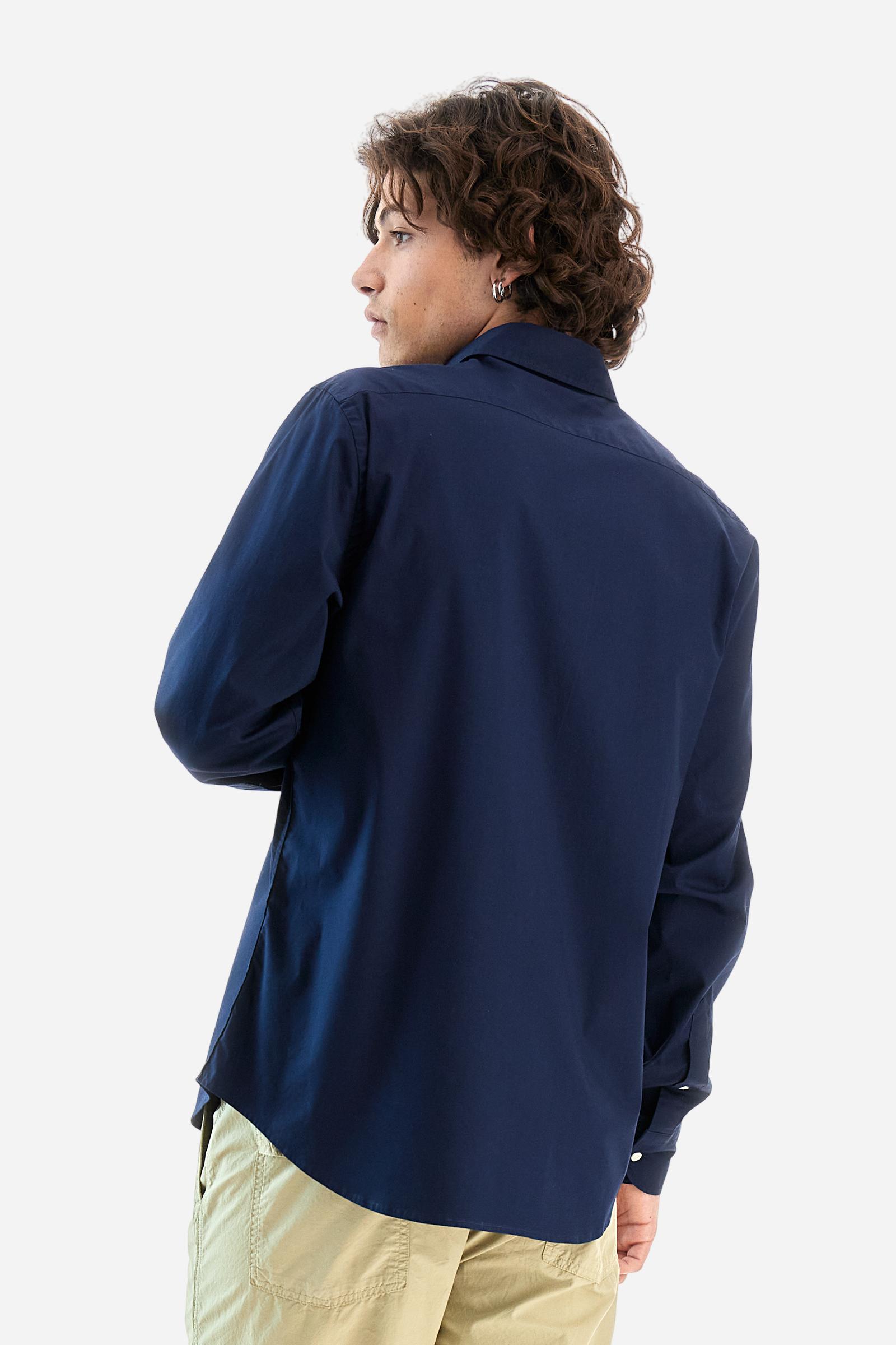 Men's plain long-sleeved shirt made from stretch cotton poplin for a comfortable fit. Featuring a button-down collar and woven labels at the bottom of the opening. A multicoloured logo is embroidered on the chest, over the heart, in contrasting thread. The slim fit ensures a sleek and modern look. The model is wearing a size L. - Navy