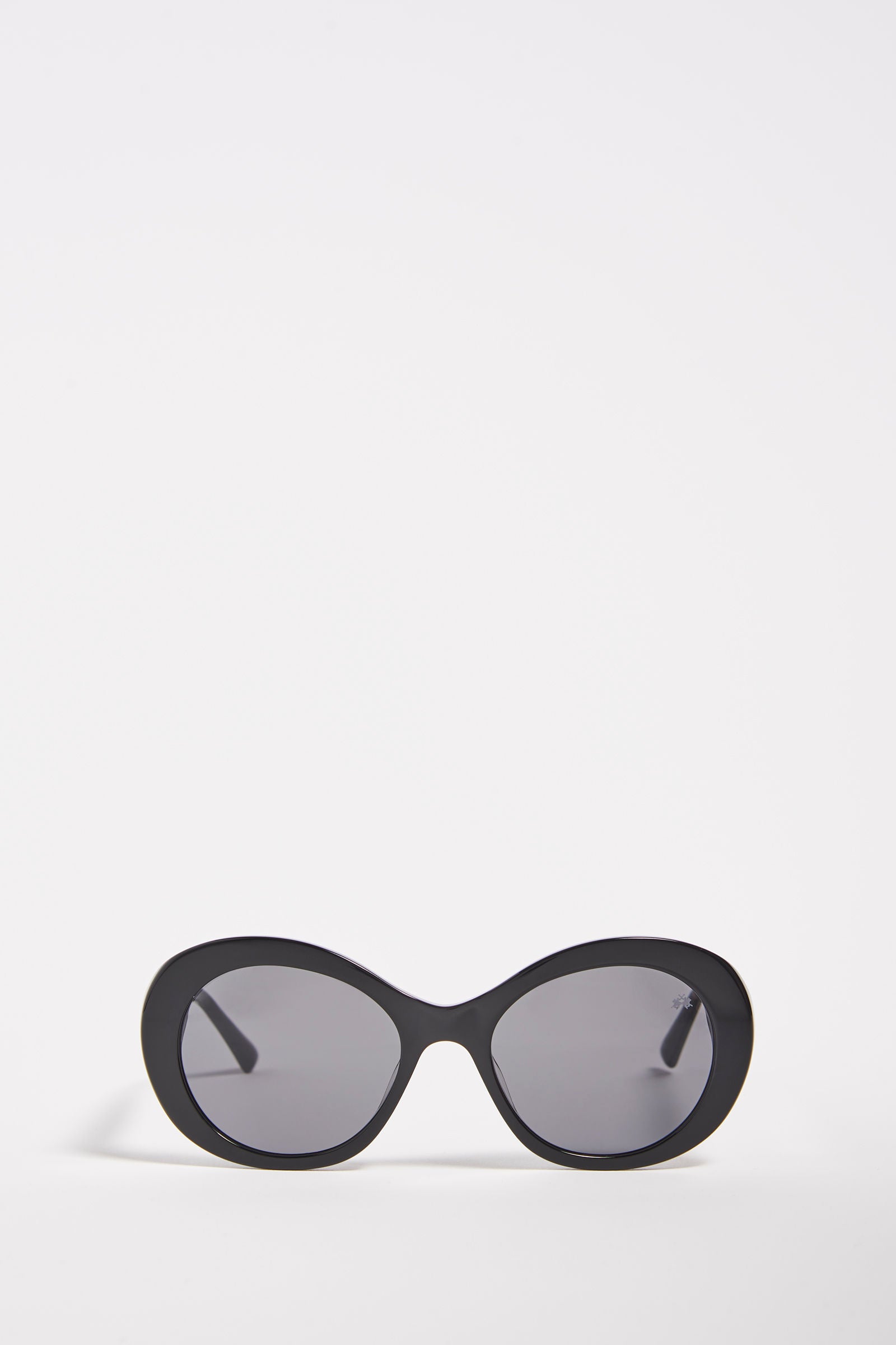 Women's sunglasses, round model in acetate material. This classic style model features a small La Martina logo on the temple and nylon lenses with internal blue anti-reflection. The light frame makes it easy to wear, while the coloring allows you to wear the glasses with any look and always be fashionable. - BLACK