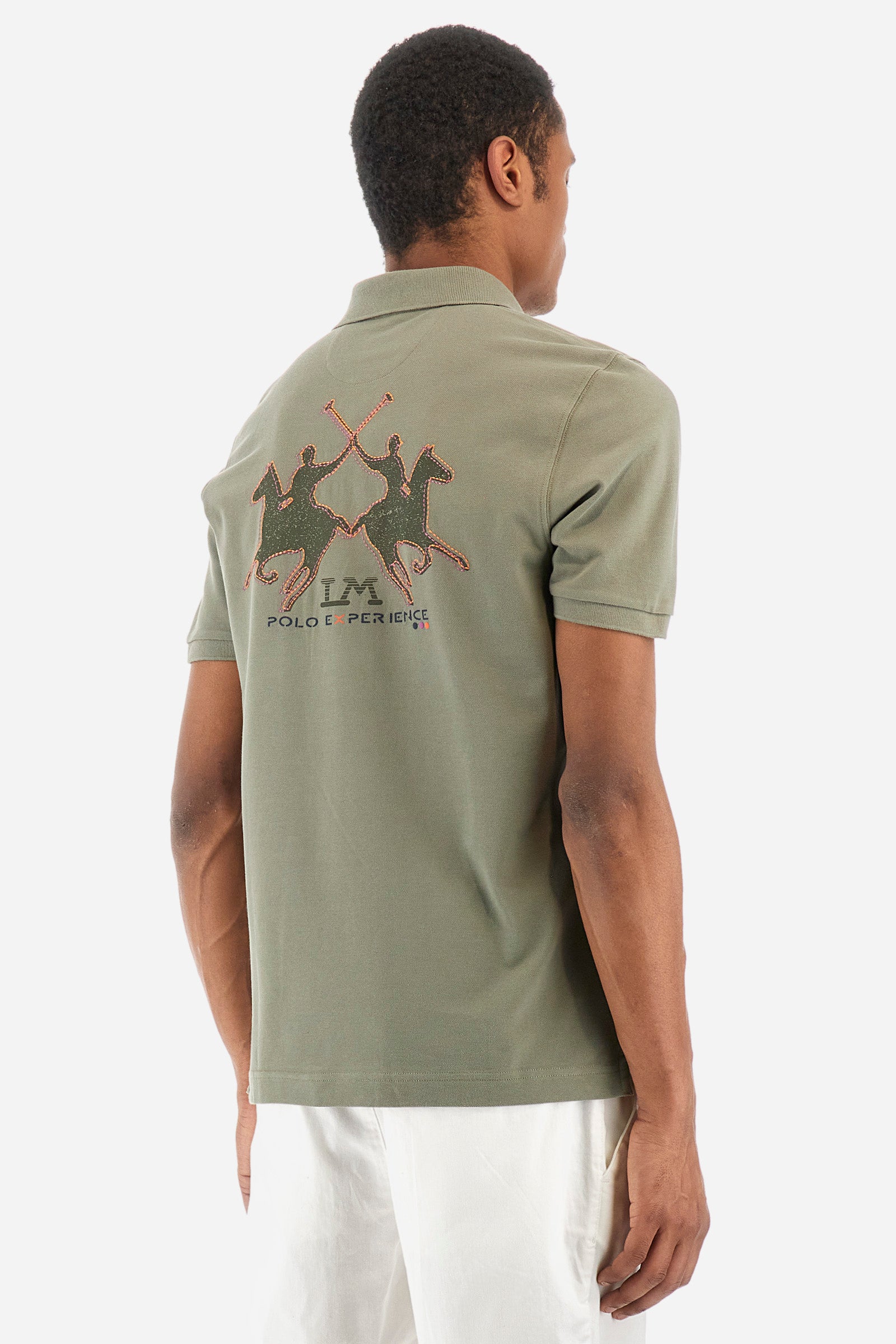 Men’s polo shirt in solid color with short sleeves, made of 100% cotton piquet. Two button closure. Contrasting lettering on the front and large print with the La Martina logo on the back recall the Polo Experience that wants to highlight the historic Argentina capsule collection. Round sleeves and profiled waistband. The fit is regular. The model wears a size L. - Vetiver