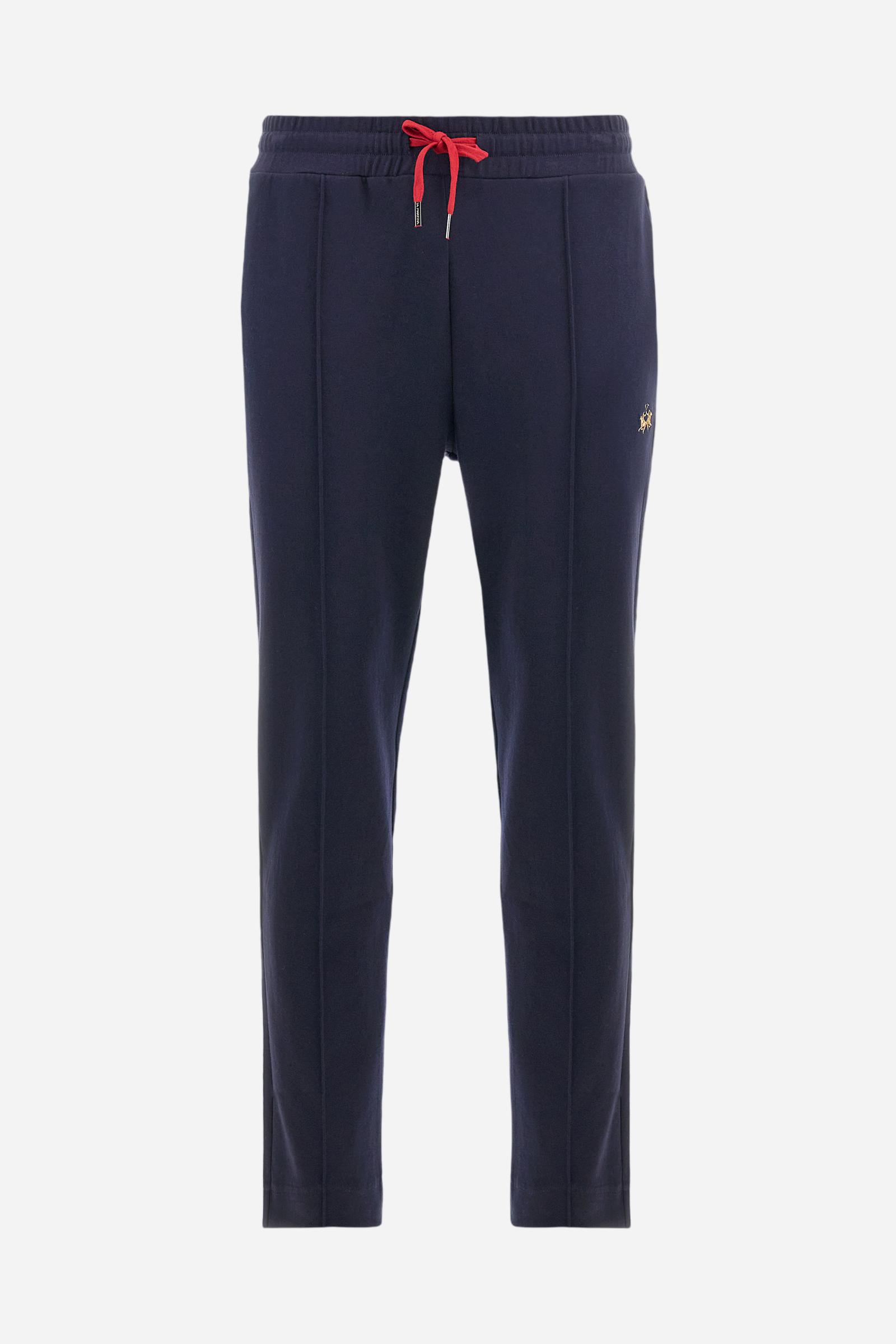 Men’s joggers made of cotton fleece with elastic waistband and contrast drawstring finished with personalized metal tips. Side inset pockets and colorful side bands add a dynamic touch. A central vertical crease on the leg refines the sporty design. Small embroidered logo in contrast under the left pocket. Regular straight-leg fit for a modern, everyday look. Model wears size L. - Navy