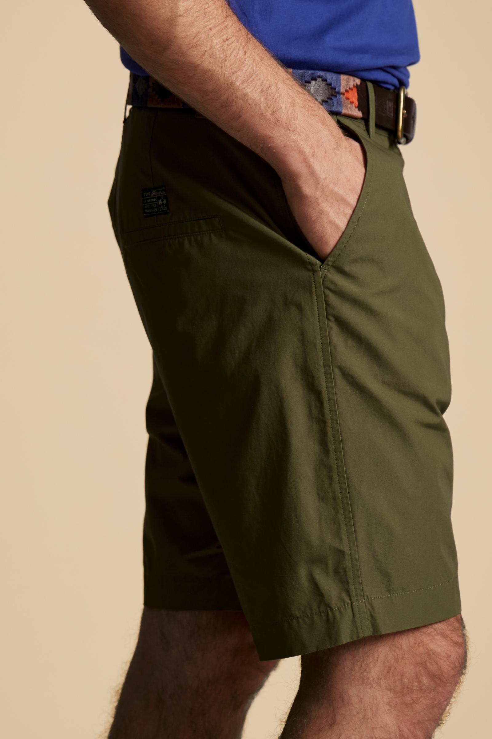Men’s cotton poplin bermuda shorts with regular fit and knee length. American pockets and Black Edition label. - Burnt Olive
