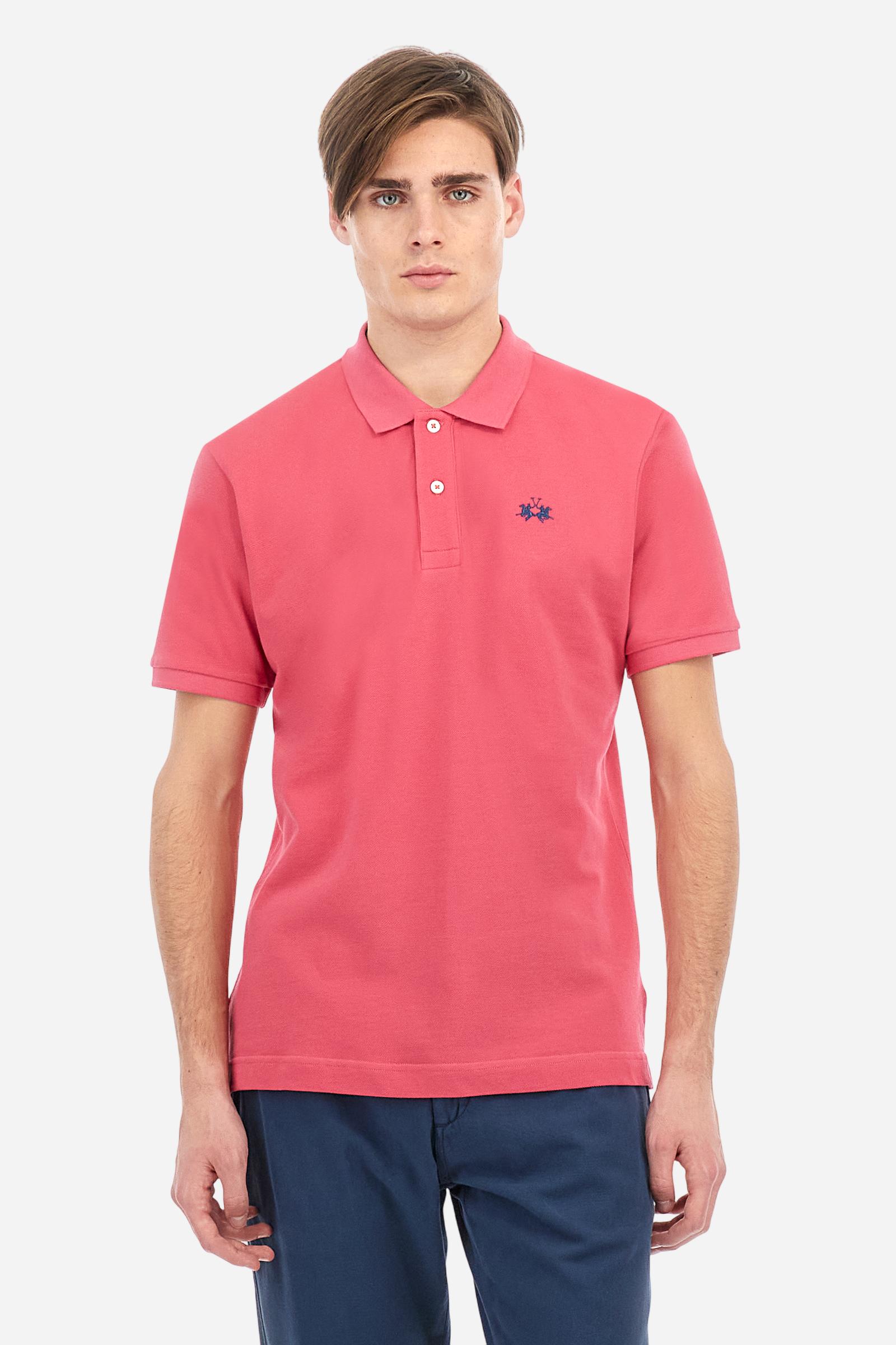 Men's plain-coloured, short-sleeved, regular-fit cotton polo shirt. Contrasting La Martina logo sewn onto the chest. This versatile garment goes perfectly with a pair of jeans from the collection. - Honey Suckle
