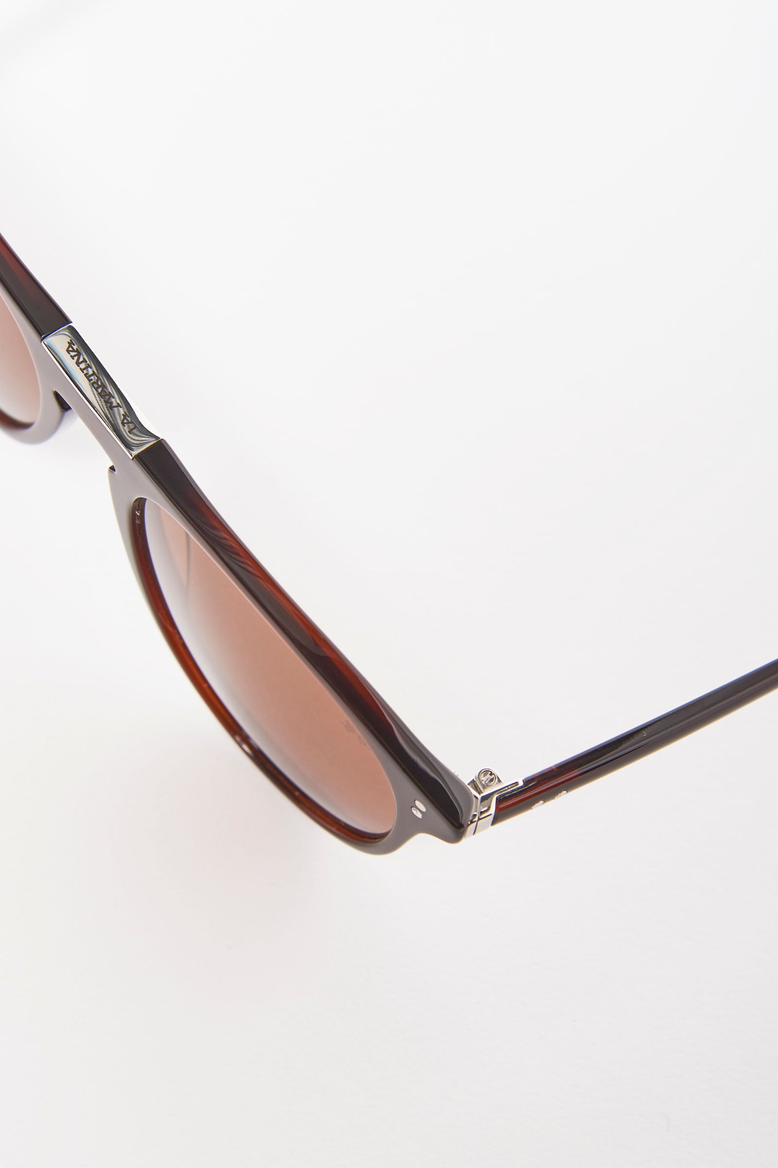 Men's acetate drop-shaped sunglasses. This classic style model features a small La Martina logo on the temple and on the front and lenses with internal blue anti-reflection. The details on the black frame make the eyewear particular, allowing you to wear it with any look and always be fashionable. - DARK BROWN