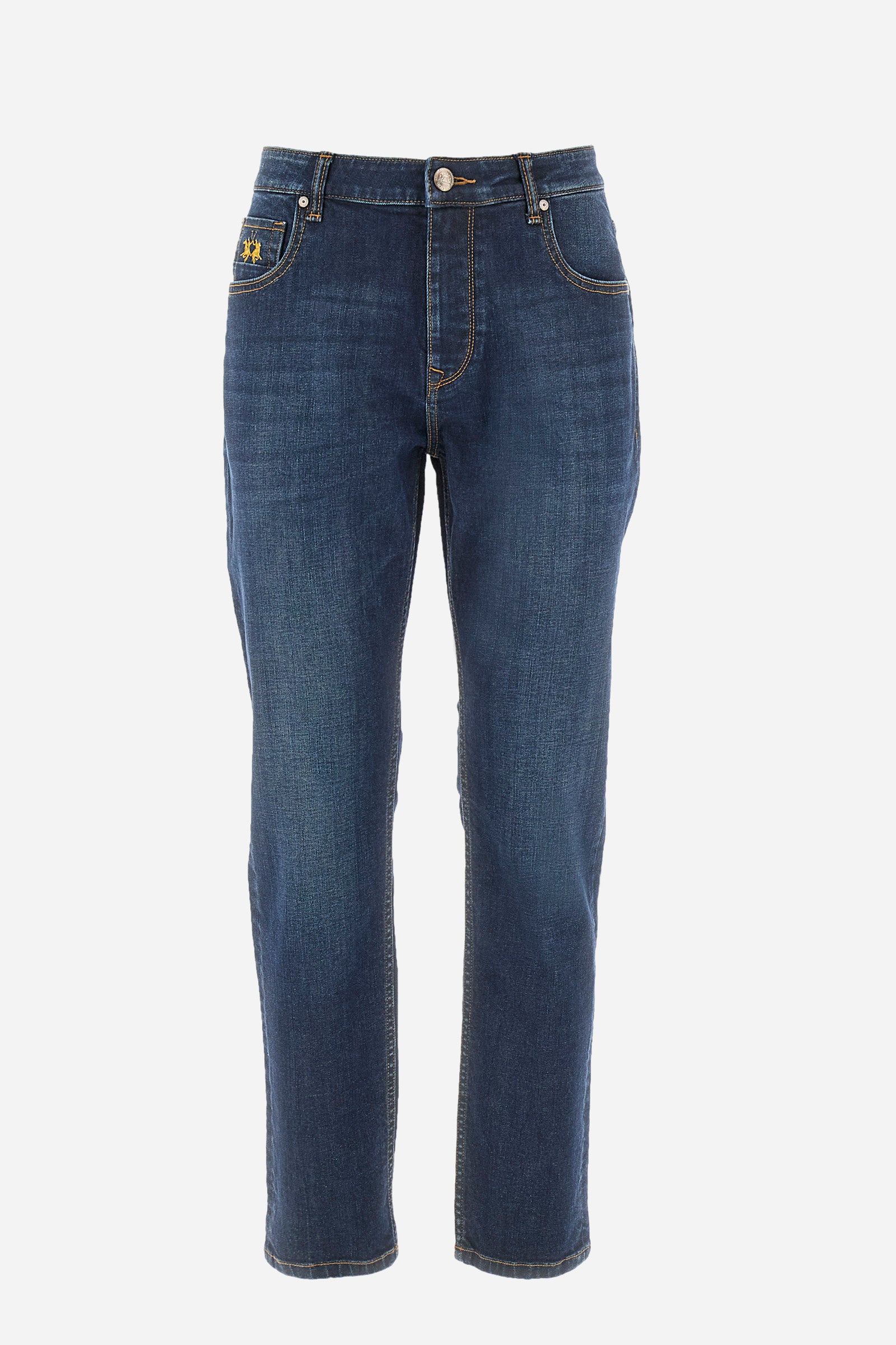 Men's plain 5-pocket jeans, made from 100% cotton. Complete with belt loops and a zip fly and button. Double front pocket with a small pocket on one side and double pocket on the back. The logo is embroidered on the front. Regular fit. The model is wearing a size 33. - Dark Indigo Denim