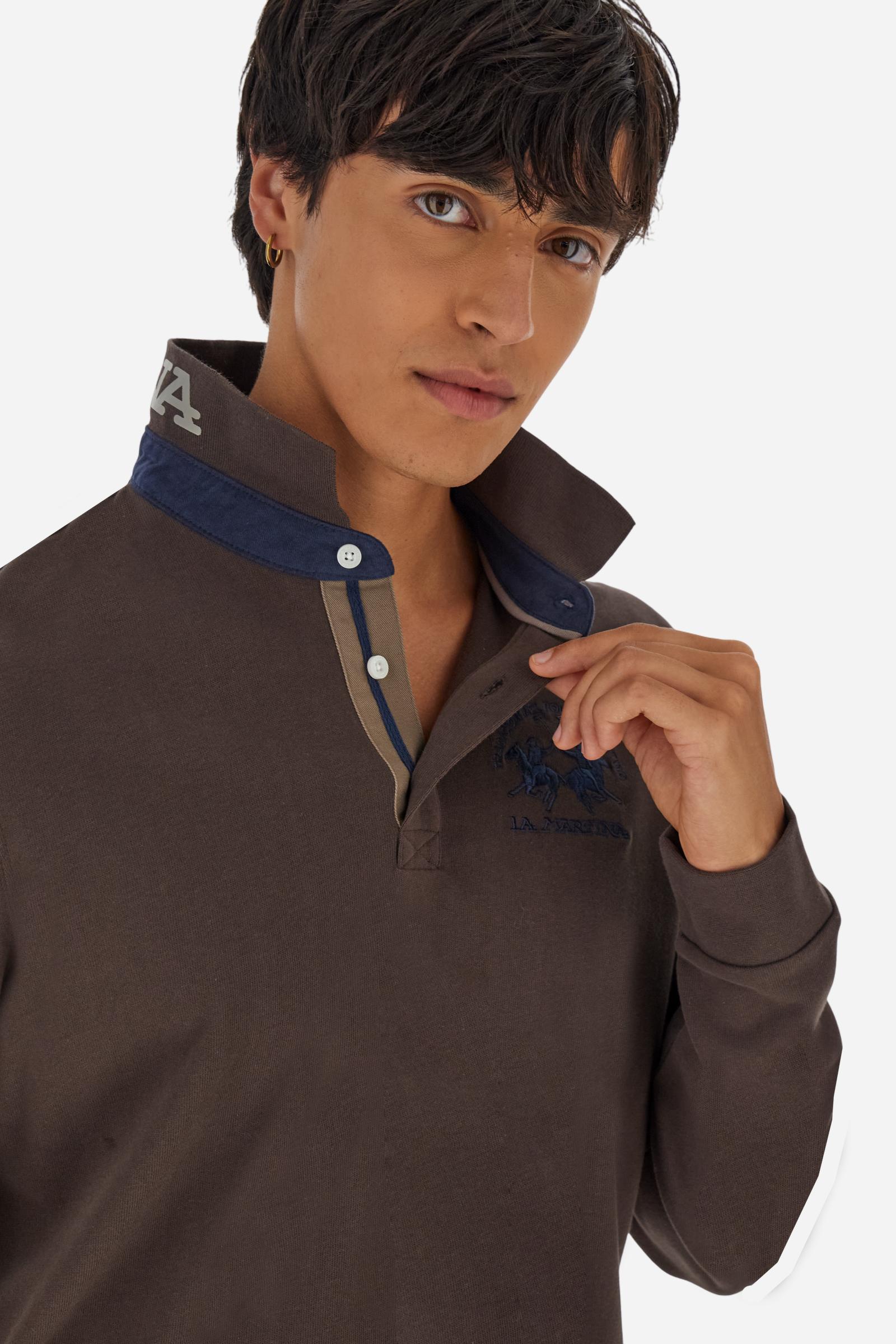 Men’s long-sleeve polo in premium soft-touch cotton jersey for a luxurious feel on the skin. Contrast gabardine details on the collar. Upper collar in tone-on-tone ribbing with printed La Martina lettering undercollar. Three customized buttons, enhanced by a multicolor striped tape on the placket. Contrast embroidered team logo on the chest. Regular fit. Model wears size L. - Java