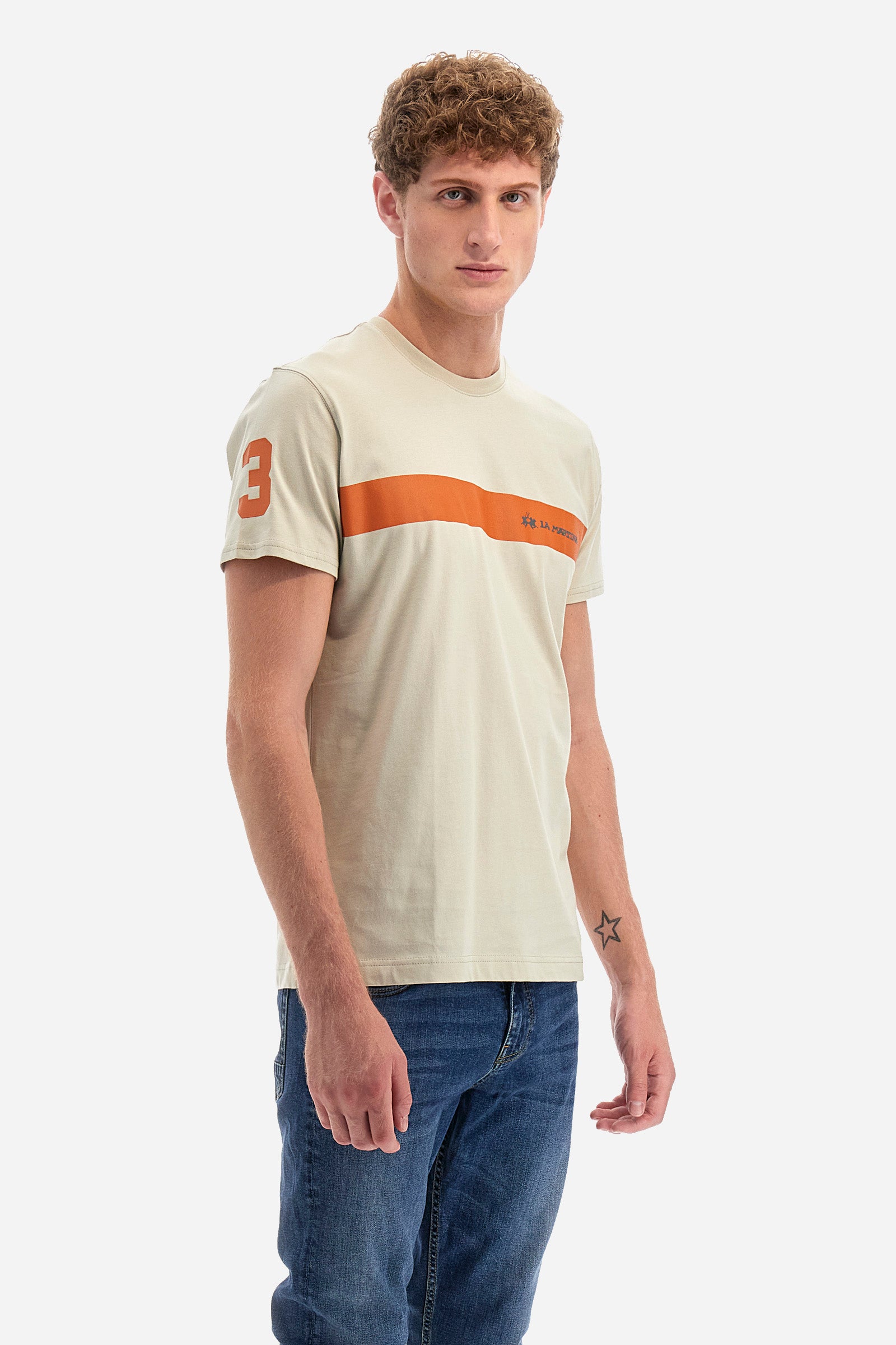 Men's short-sleeved T-shirt with a crew neck in a single colour. Made of 100% cotton. On the front there is a contrasting stripe with the logo and "La Martina" lettering. The number 3 is printed on one of the sleeves, again in contrast. Regular fit. The model wears a size L. - Tidal Foam