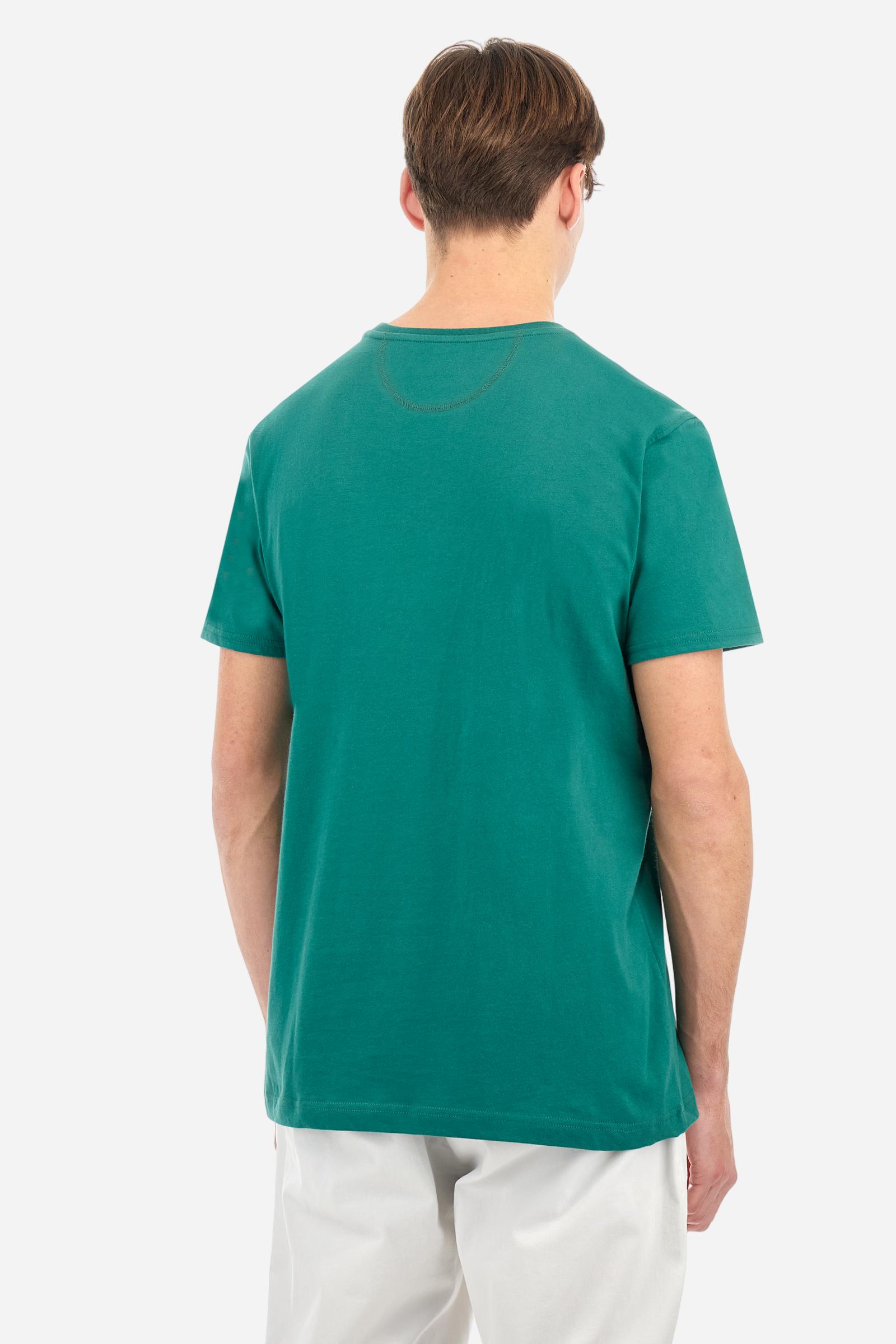 Men's short-sleeved crew-neck T-shirt in solid colour with embroidered logo in contrasting colour on the chest. Made of 100% cotton with a regular fit. It is perfect paired with Bermuda shorts or trousers for a casual and trendy look. Suitable for leisure time. The model is 187 cm tall and wears a size L. - Evergreen