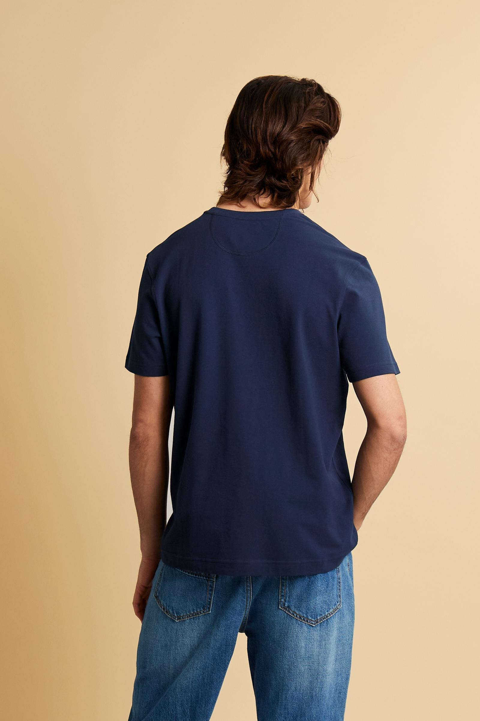 Men’s short-sleeve stretch piqué T-shirt. Regular fit with chest pocket personalised with logo. - Navy