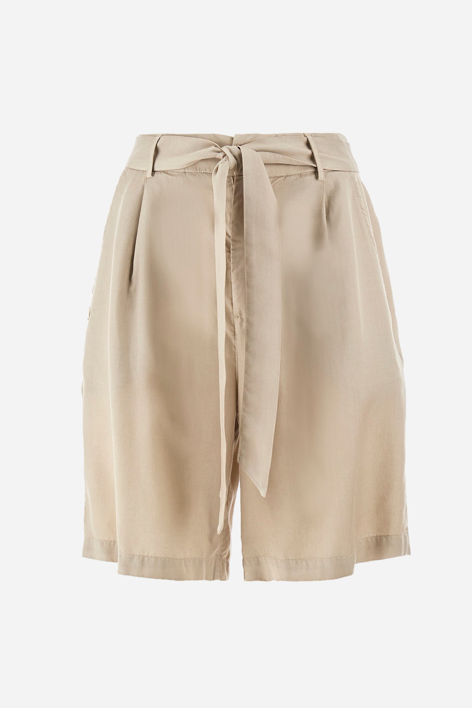 Single-colour women's Bermuda shorts made of eco-friendly fabric. With belt loops, zip and button fastening. Integrated and removable fabric belt. Featuring two open front pockets, with two additional pockets with buttonhole and button fastening on the back. The logo is present on a metal plate on the front and on a patch sewn on the back. The fit is regular. The model wears a size IT 40. - Tidal Foam
