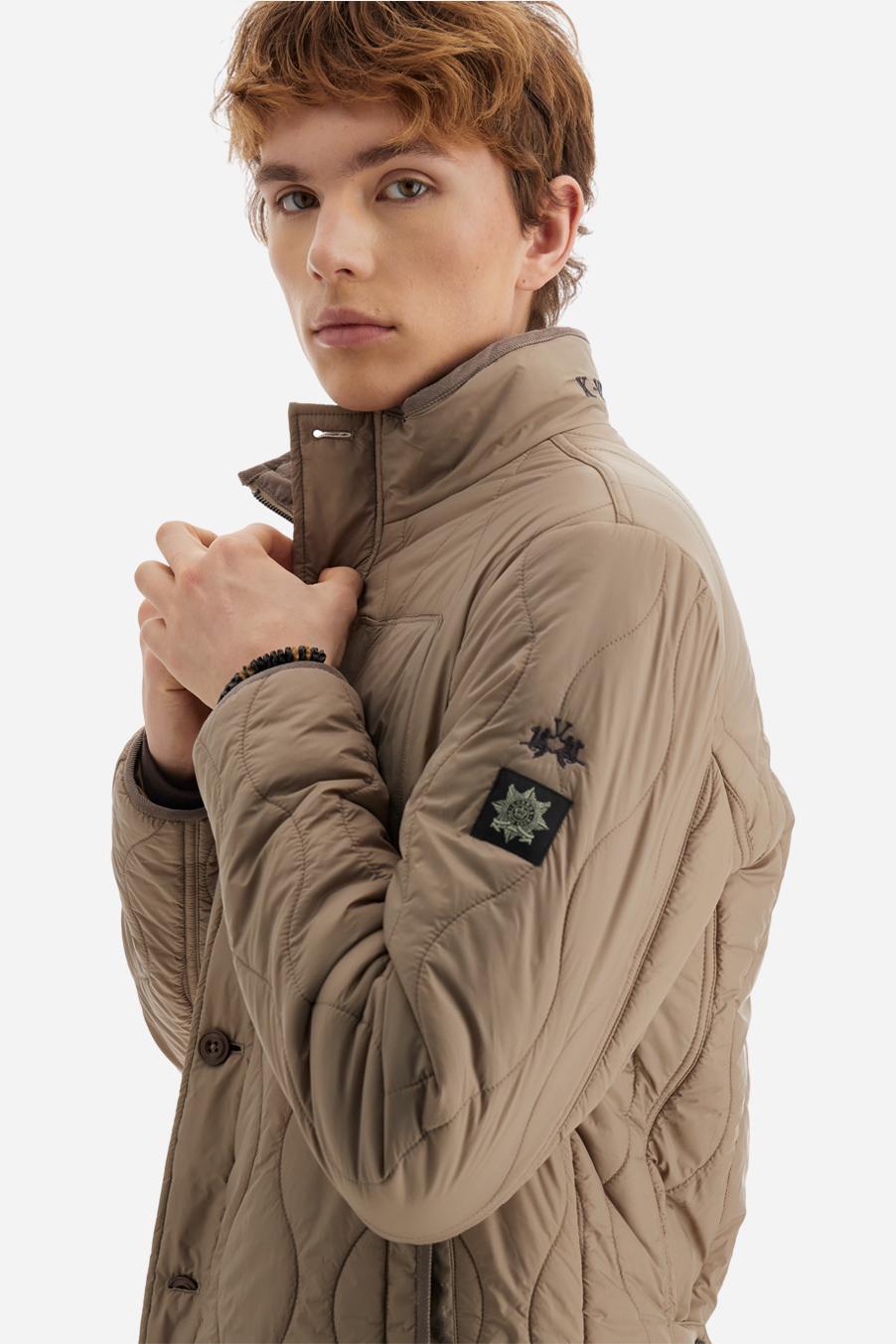 Men’s quilted nylon husky jacket with high collar. Front closure with customized zip and large faux-leather buttons. Interior lined with striped bicolor polyester. Contrast details on the inside (pockets, profiles, back-neck tab). Clean design with chest pocket closed by zip and vertical side pockets. Adjustable back straps with metal snap buttons. Logo patches on the sleeves and multicolor embroidered lettering on the outer collar. Part of the Guards capsule. Regular fit. Model wears size L. - Moon Rock