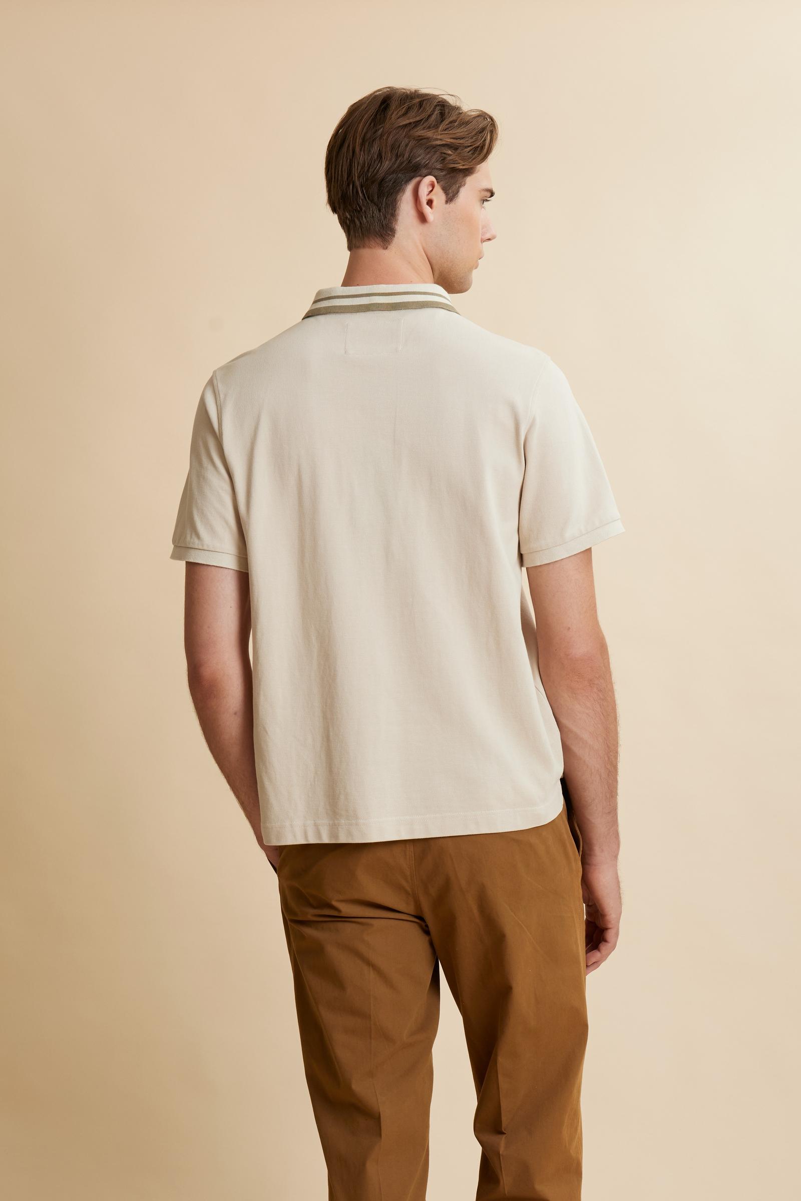 Men’s short-sleeve cotton piqué polo shirt with a new contemporary fit. Embroidered maxi logo and bold colour contrasts define the style. - Birch