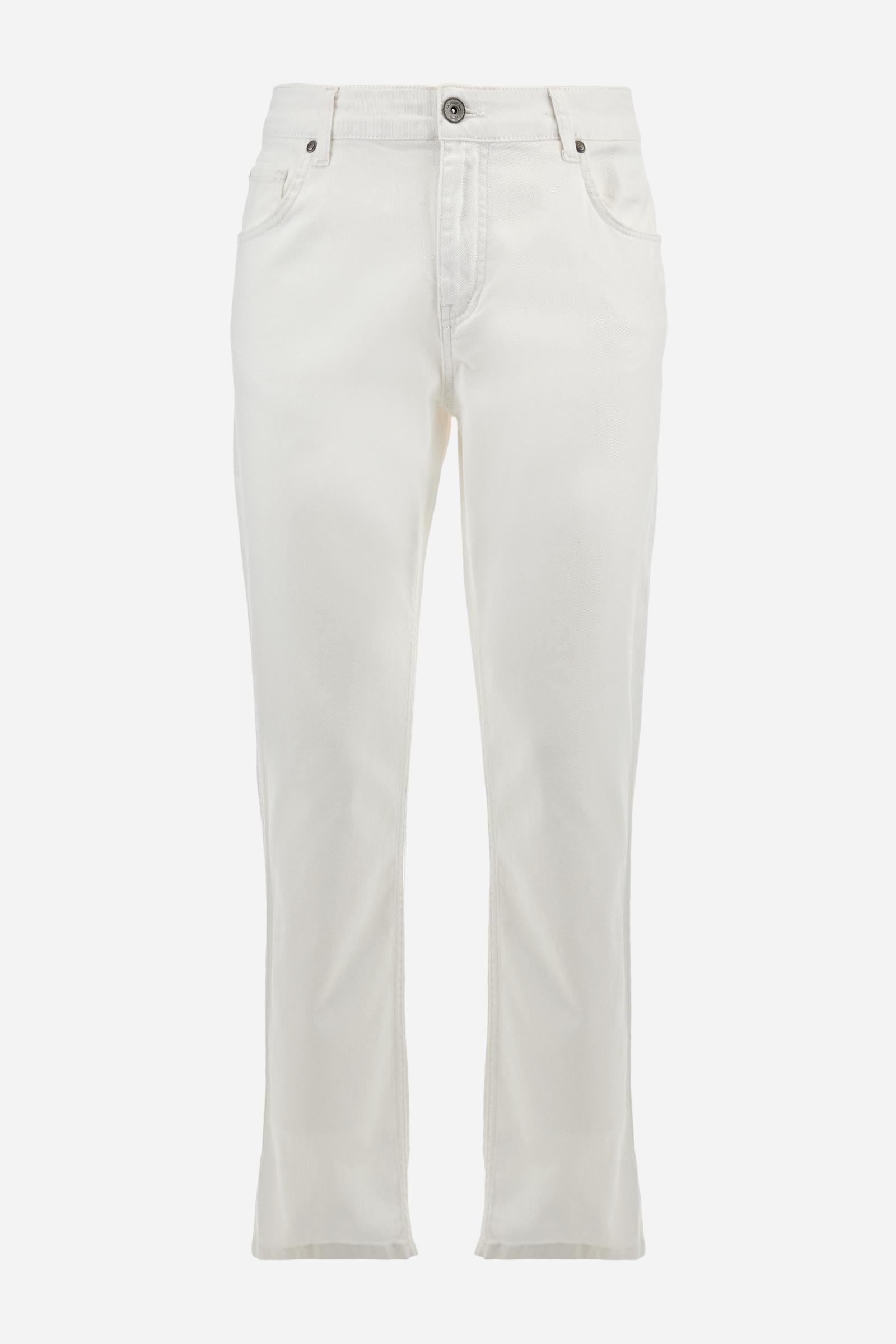 Men's single-colour trousers, in stretch cotton drill. Five-pocket style with straight leg. Zip and metal button fastening. On the front, under the belt on the right side, there is a small coin pocket and gunmetal rivets. On the back of the belt, on the right side, there is a personalised belt back in tan eco-leather with the brand logo. The fit is regular. The model is wearing a size 33. - Off White