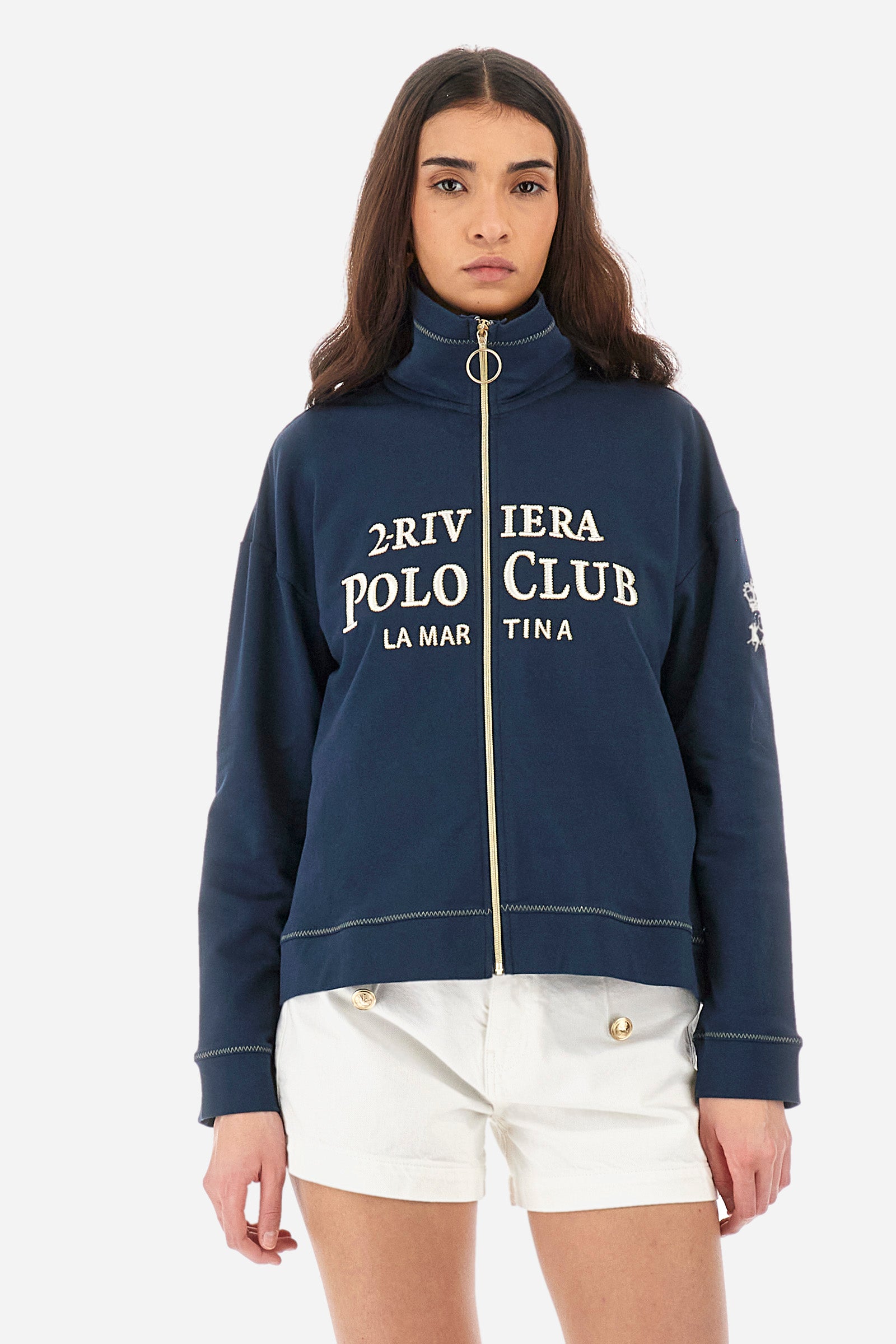 Women’s sweatshirt with long sleeves in solid color with full zip closure in contrasting tone. Made of stretch cotton. Wide neck, can be zipped up high. Contrasting embroidered lettering and logos on the front and sleeves recall the Polo Club Grand Hotel capsule collection. Regular fit. The model wears a size 2. - Navy