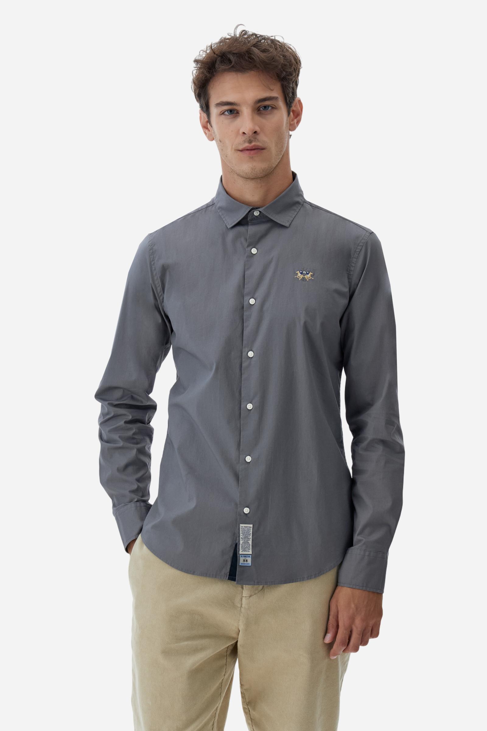Men's long-sleeved shirt in cotton poplin. Slim fit with semi-cutaway collar. - Pewter