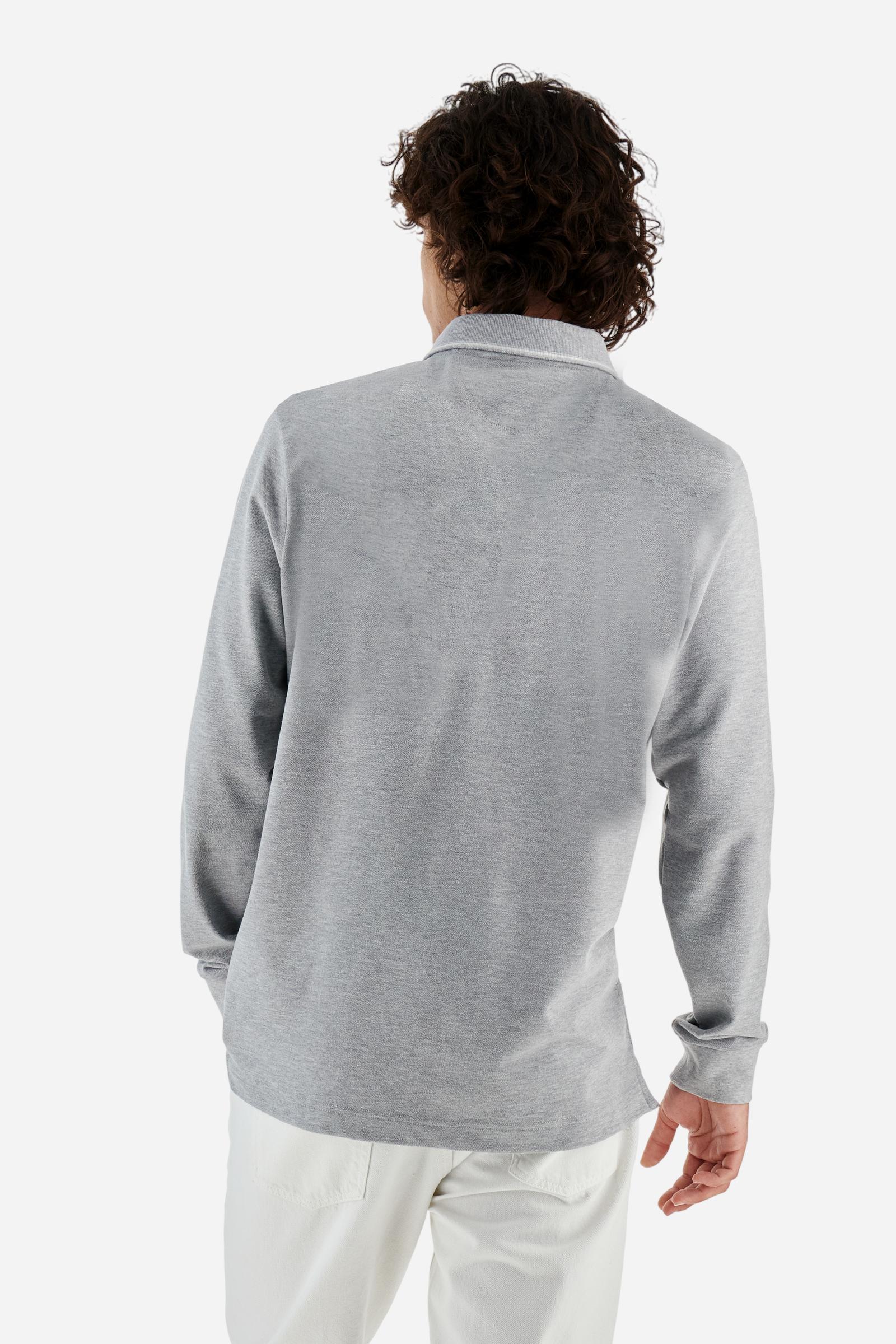 Long-sleeve polo shirt in stretch cotton jersey, soft and breathable. Ribbed collar with contrast striped edge and inner tartan ribbon. A colorful embroidered crest enriches the chest, complemented by a tonal embroidered logo under the placket with two personalized buttons. Regular fit for a versatile, timeless look. Model wears size L. - Light Heather Grey