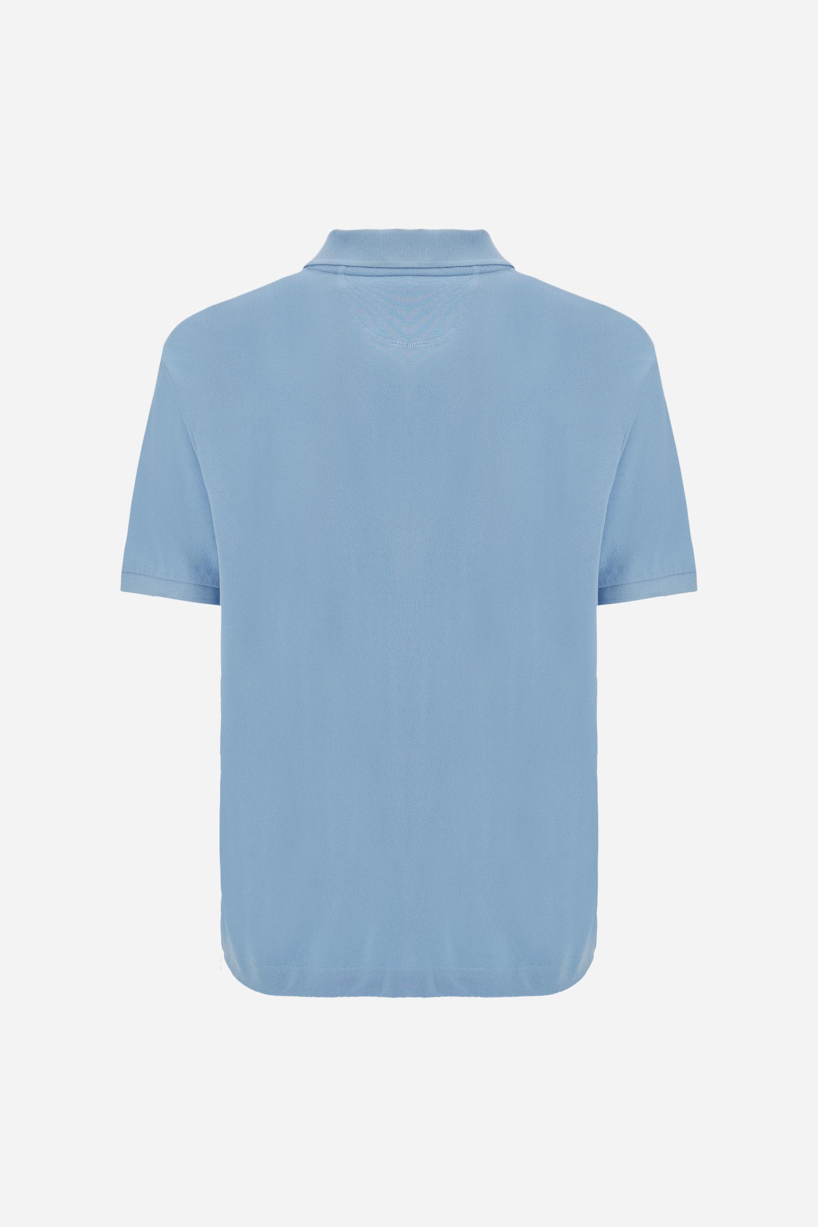 Men’s short sleeve polo shirt made of solid color 100% cotton piqué. Regular fit with two personalized buttons and classic ribbed collar and cuffs. Contrast color inner neck tape matched with the small embroidered brand logo on the chest. The model wears size L. - Blue Bell