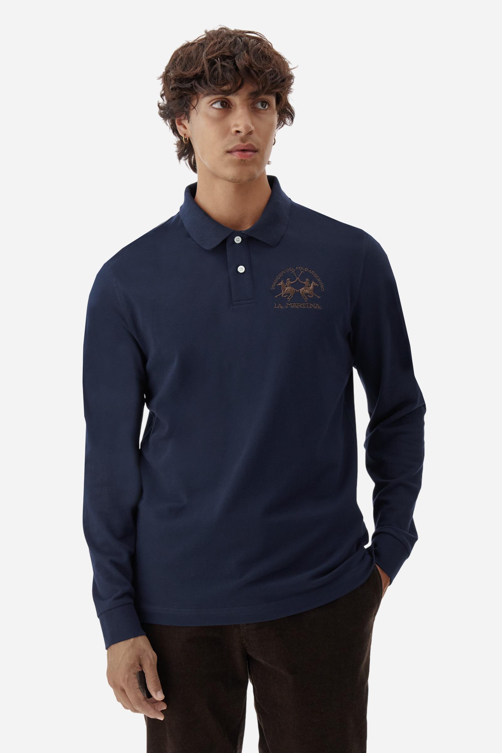Men's long-sleeved solid colour polo shirt. Made of high-quality stretch Piqué. The collar and cuffs are in solid colour ribbing. The undercollar features a print of the iconic La Martina lettering in a contrasting colour. Featuring a logo embroidered on the chest in a contrasting colour. On the back at the bottom, the guarantee label typical of the brand's iconic models is applied. Regular fit. The model is wearing a size L. - Navy