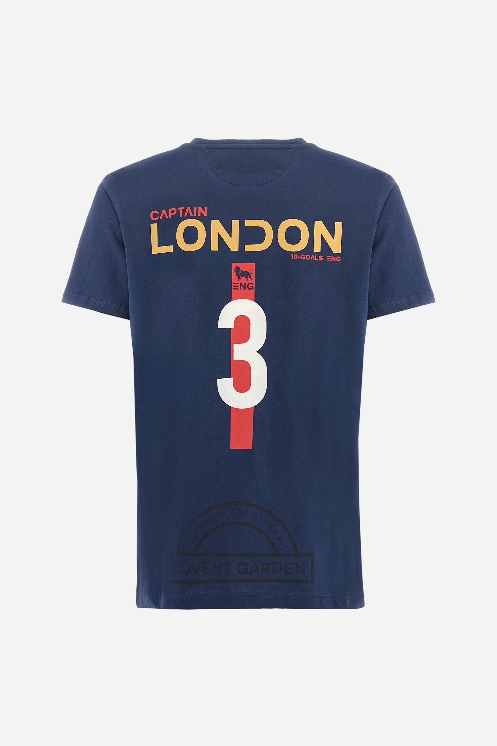 Single-colour short-sleeved men's T-shirt made of cotton jersey. Crew neck, with colour-contrasting jersey border inside. Mlticoloured lettering is printed on the chest, enriched by the embroidered brand logo. The graphics on the back are printed, while the number is a flocked transfer in a contrasting colour. On the right sleeve the small star detail is hand-embroidered with multi-coloured threads. The fit is regular. The model is wearing a size L. - Navy