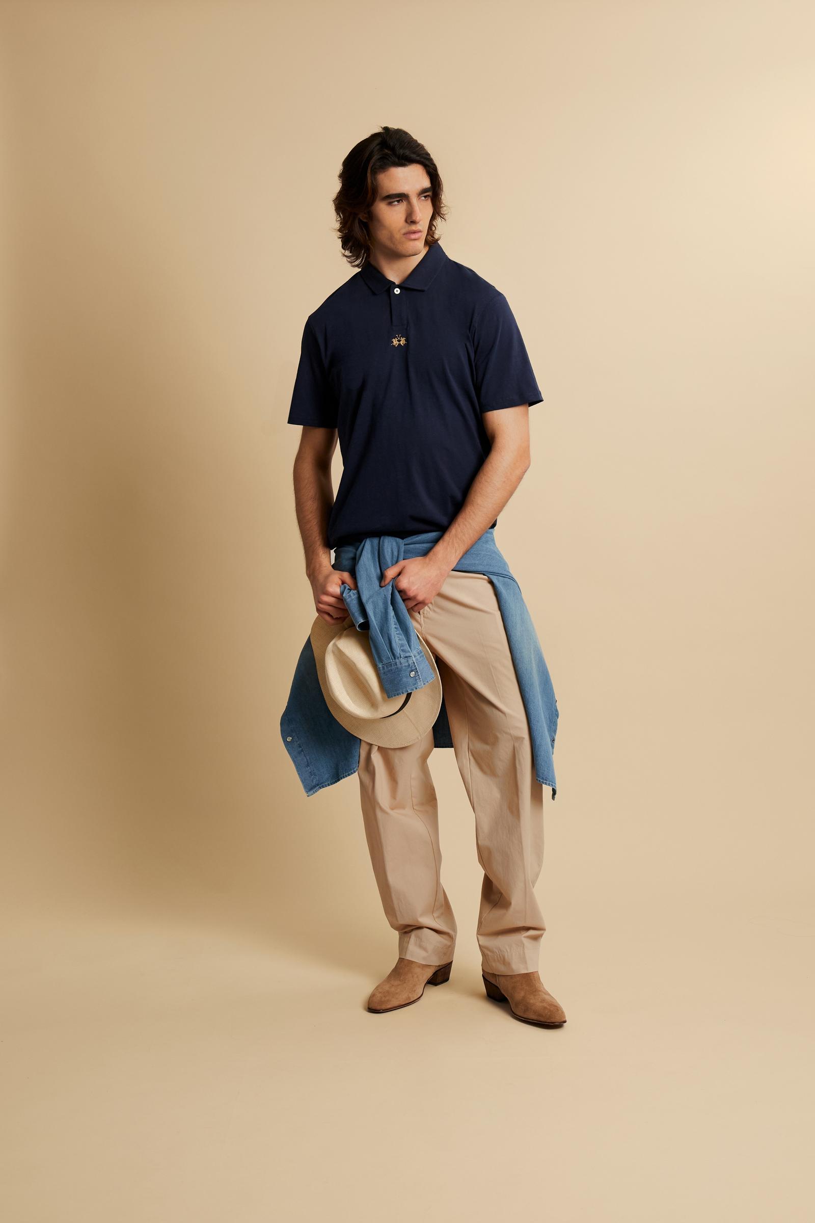 This is the iconic Polo 19-42 from La Martina. Men's short-sleeved polo shirt in solid color made of 100% slub jersey. With a regular fit, it has a collar and a double button closure while the La Martina logo is embroidered in small gold on the front under the placket. Ideal when worn with denim from the collection. Each Polo is kept in an exclusive logoed envelope and is accompanied by a certificate of guarantee. The model is 187 cm tall and wears a size L. - Navy