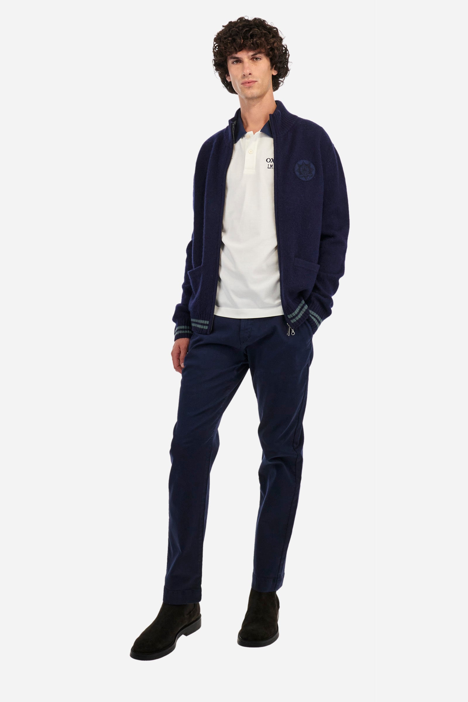 Men's short-sleeved polo shirt in plain stretch cotton. Two-button fastening. The sleeves are finished with contrasting stripes. The logo and lettering associated with the Oxford line are embroidered on the front. Regular fit. The model is wearing a size L. - Off White