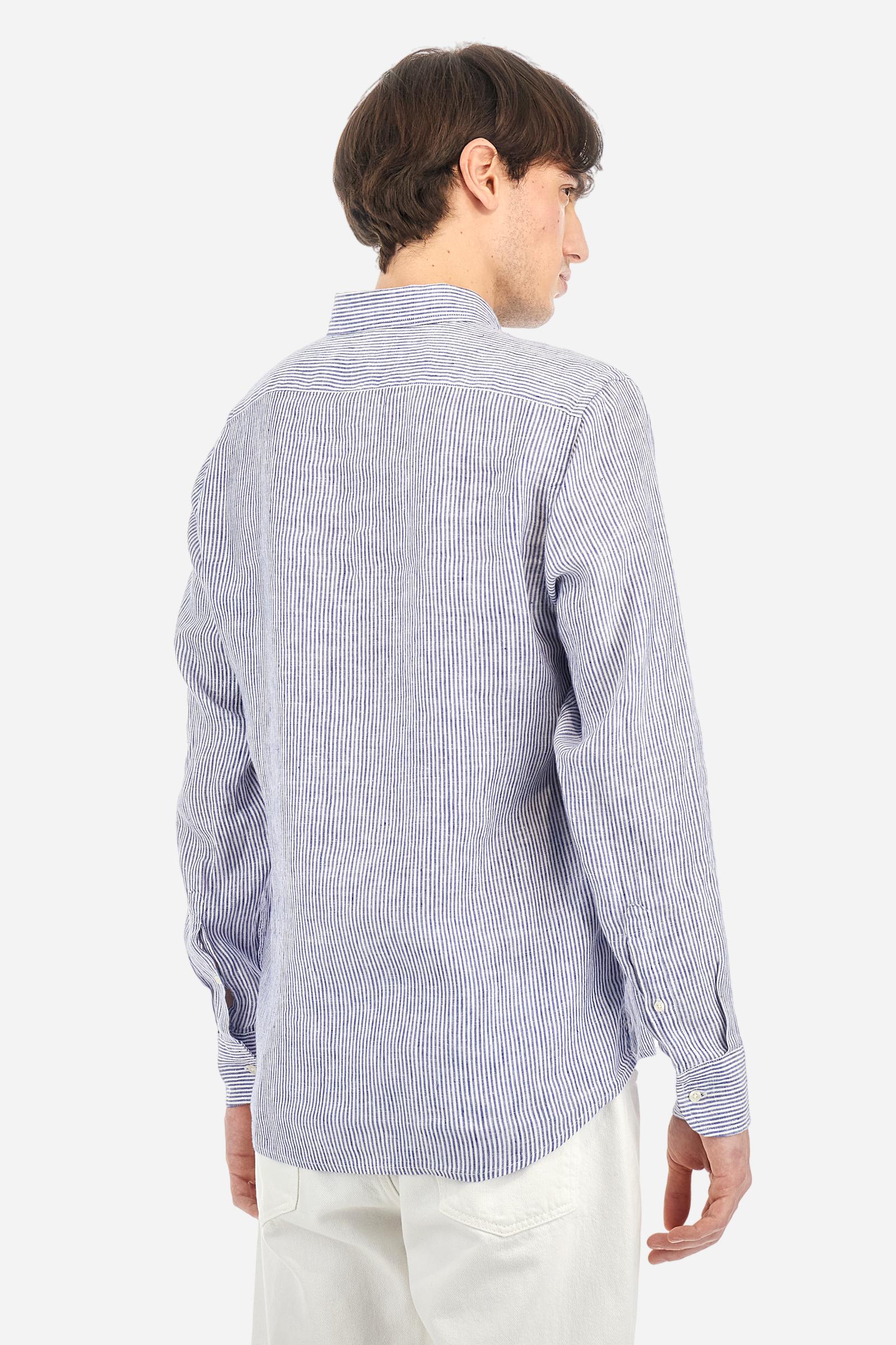 Men's long-sleeved striped shirt made of dual-tone 100% linen. Button-down collar. The logo is embroidered in a contrasting colour on the left side of the chest. Regular fit. The model is wearing a size L. - Optic White/Limoges