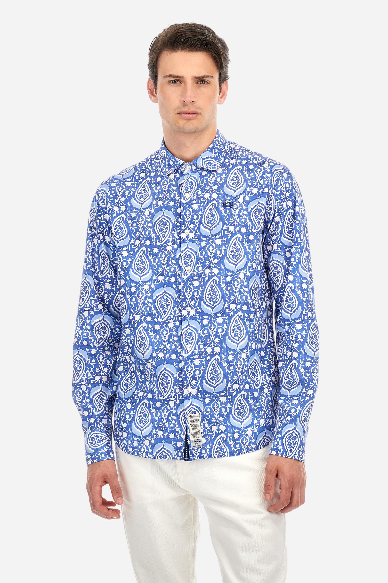 Men's long-sleeved printed shirt made of lightweight 100% cotton poplin. Spread collar. The logo is embroidered tone-on-tone on the left side of the chest. Regular fit. The model is wearing a size L. - Ultramarine/OptWhite