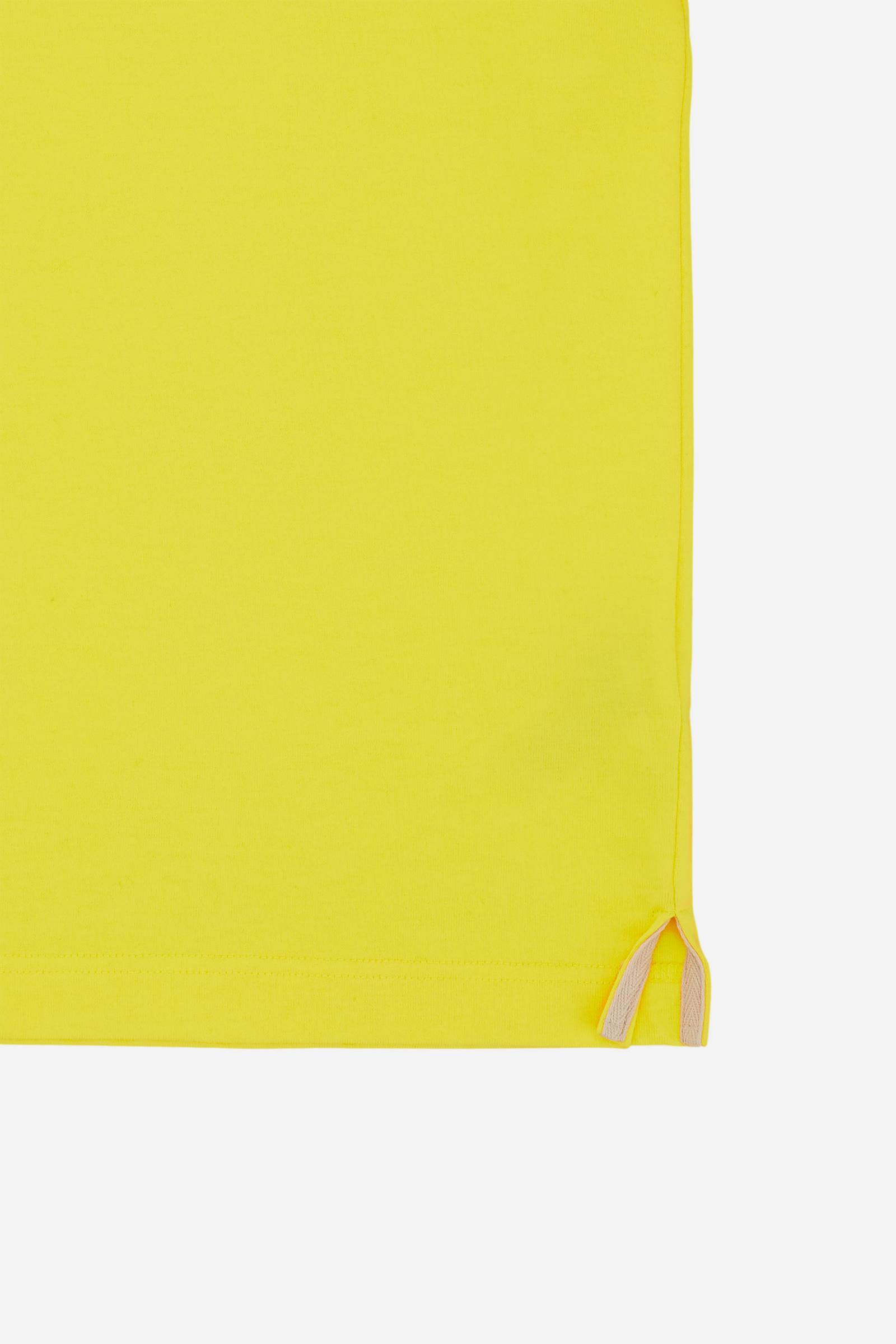 Men's short-sleeve polo shirt made from heavy-weight cotton jersey in solid color. The model features a front opening in contrasting jersey with vertically embroidered chain stitching. The collar and cuffs are ribbed with contrasting edge detail. The design is enriched with an embroidered crest on the chest dedicated to Saint Tropez and the iconic two polo players logo embroidered on the back. The fit follows modern trends with a slightly oversized silhouette, dropped shoulders and a relaxed shape. The mode