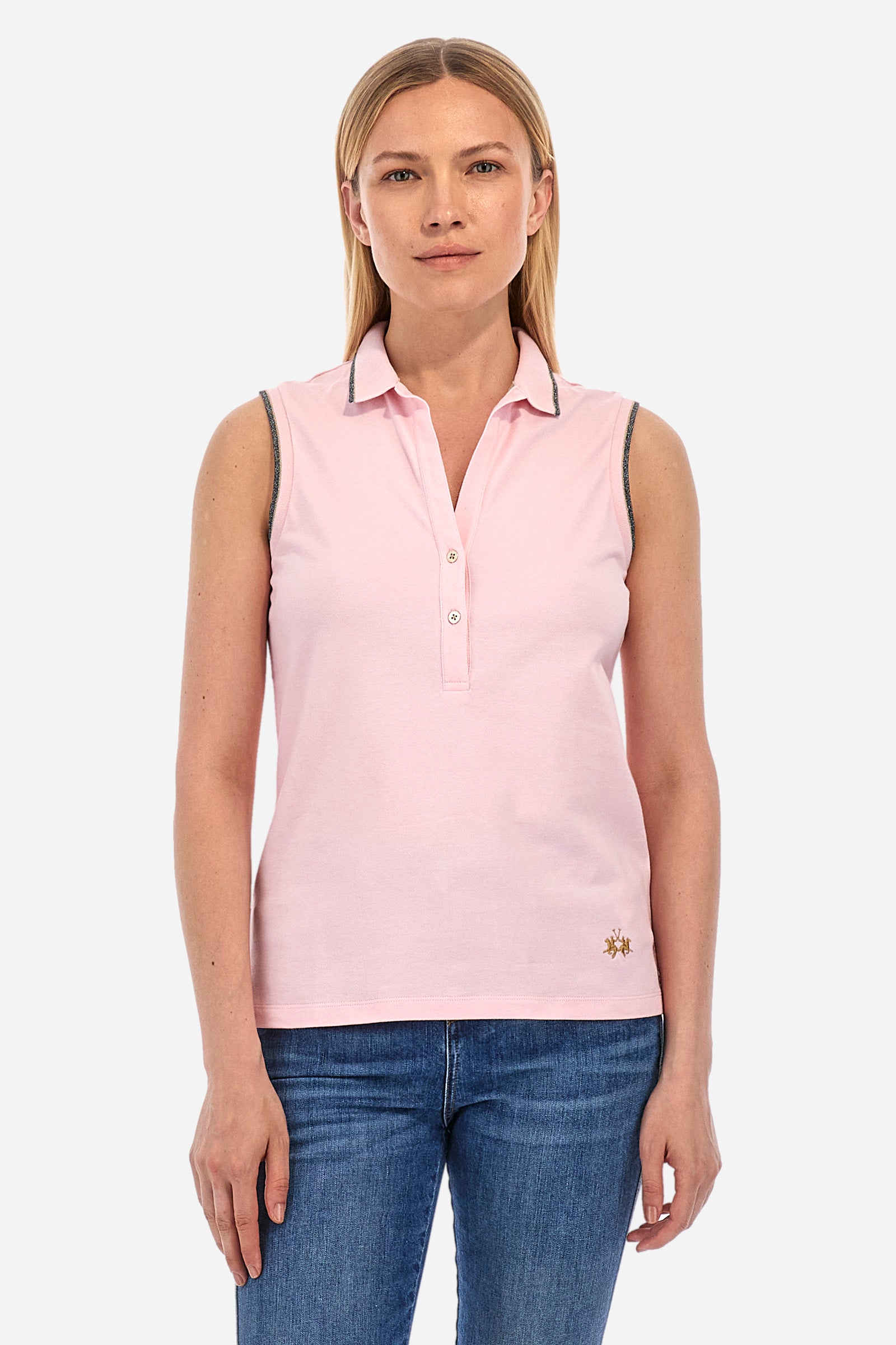 Women’s sleeveless polo shirt in solid color, made of stretch cotton. V-neck and 2 button closure. Collar and crew sleeves profiled and ribbed. Side slits. On the back there is the inscription "La Martina" composed of small rhinestones. The logo is present on the front. The fit is regular. The model wears a size 2 . - Almond Blossom