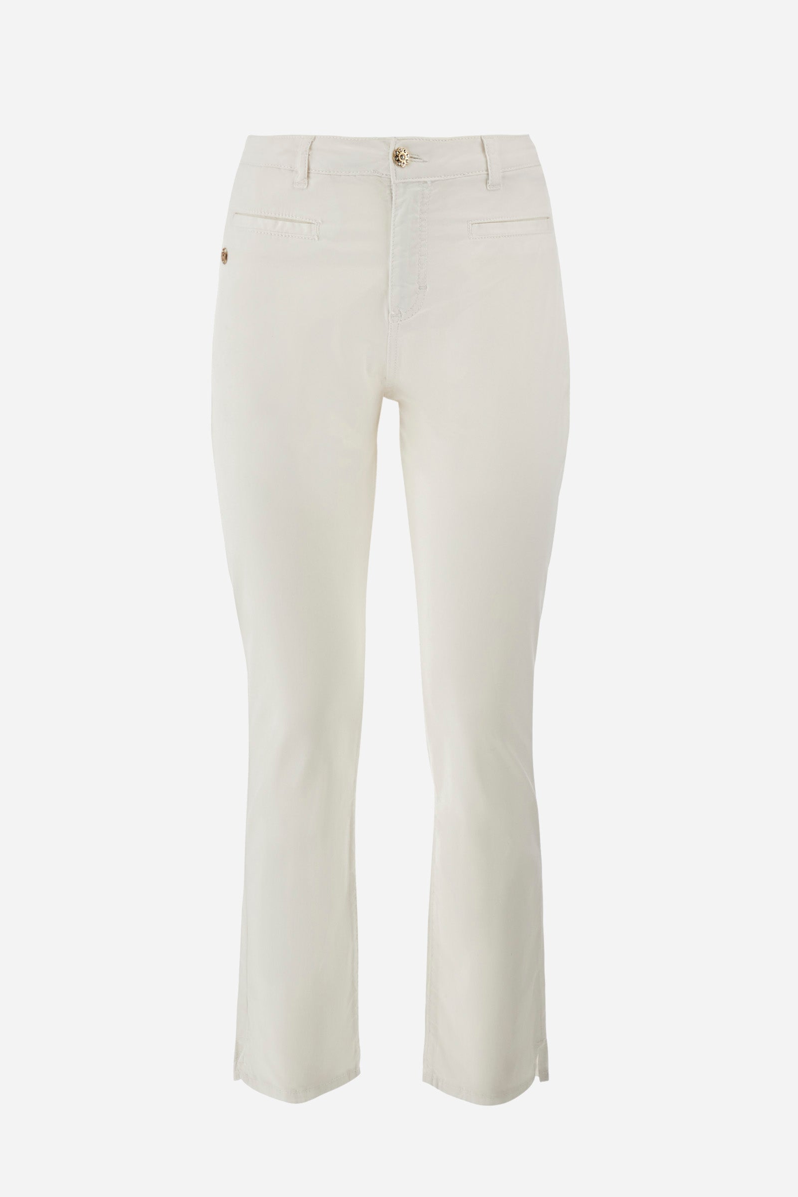 Women's single-colour cigarette trousers in elasticated cotton. With belt loops, zip and jewel button fastening. Double open front pocket and double open pocket on the back. Side slits at the bottom of the garment. The logo can be found on a patch applied between the loops. The fit is regular. The model wears a size 28. - Optic White