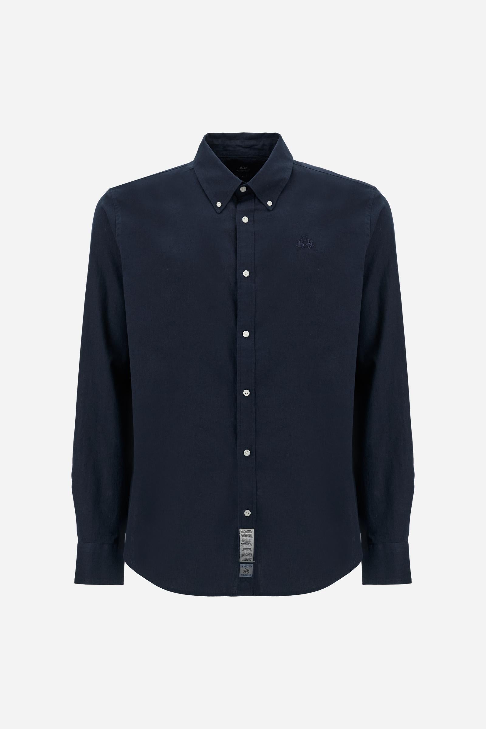 Men’s cotton and linen shirt with regular fit and French collar. Tone-on-tone embroidered logo and visible button placket. - Navy