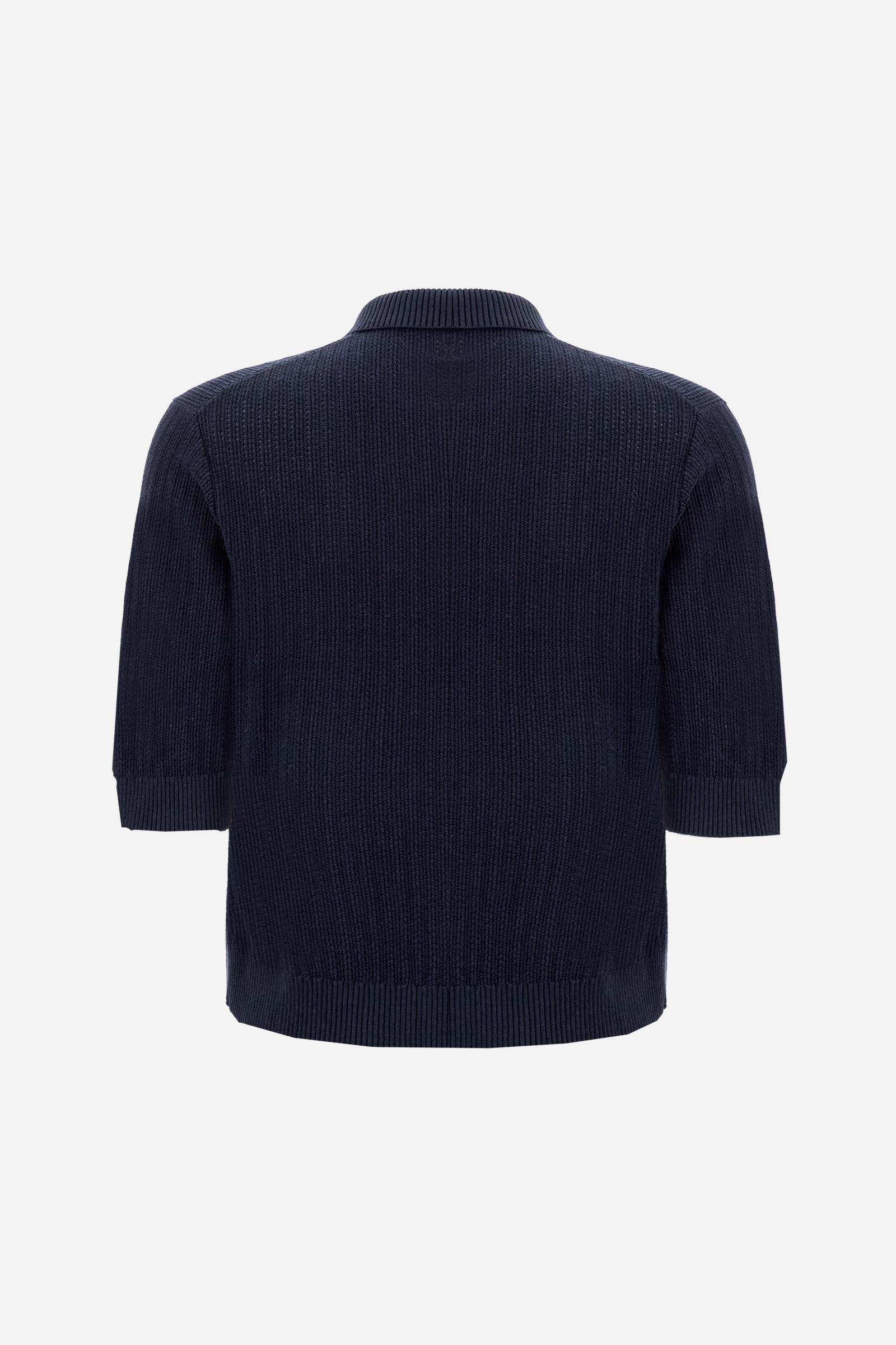 Women’s short-sleeve cotton openwork knit polo shirt. Classic collar, front closure, patch pockets and delicate embroidered detail on the chest. - Navy