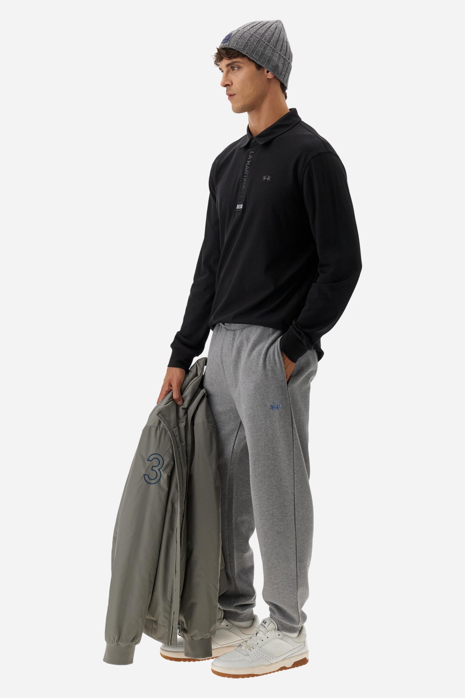 Men’s jogging pants in soft, warm-feel cotton. An essential sporty style with a regular fit, drawstring waist and small contrasting logo on the front. - Medium Heather Grey